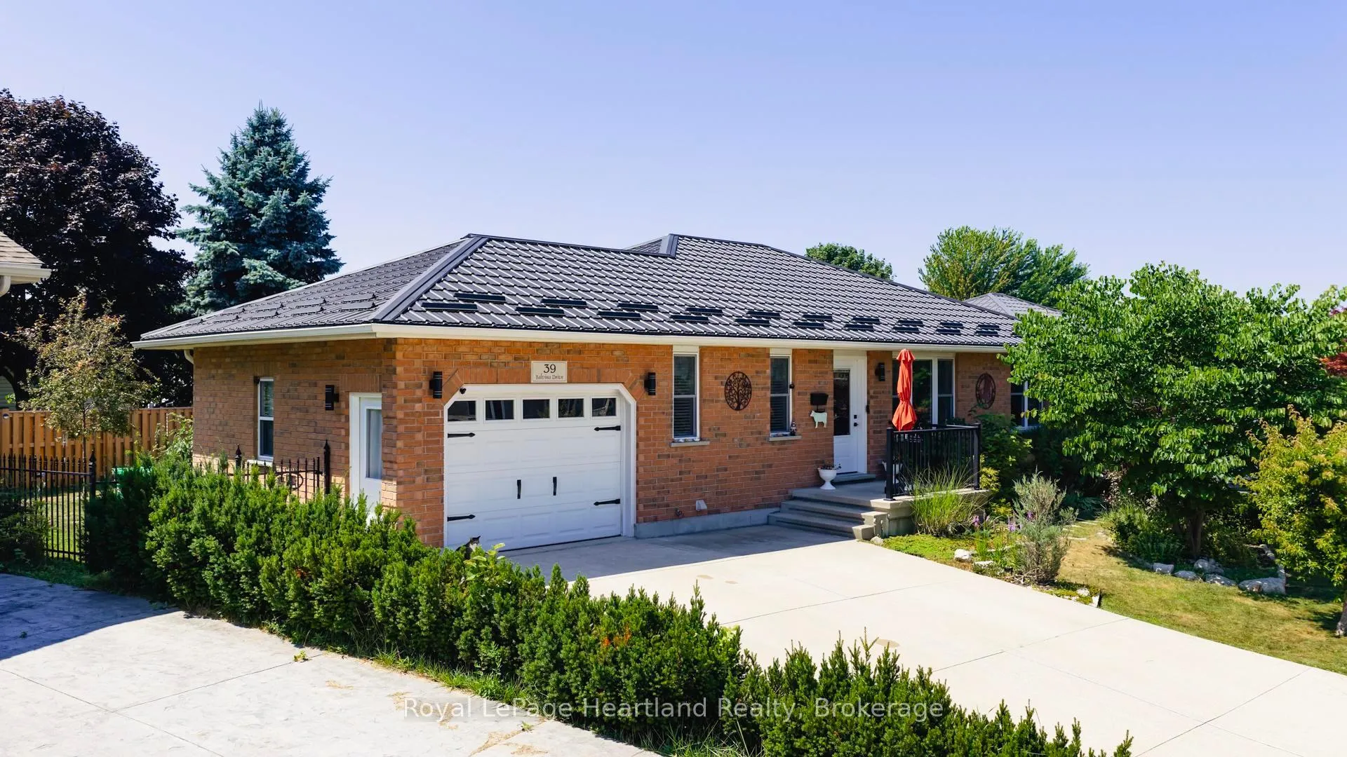 Photo 1 of 39 Balvina Drive W, Goderich, Goderich (Town) — HOMEH