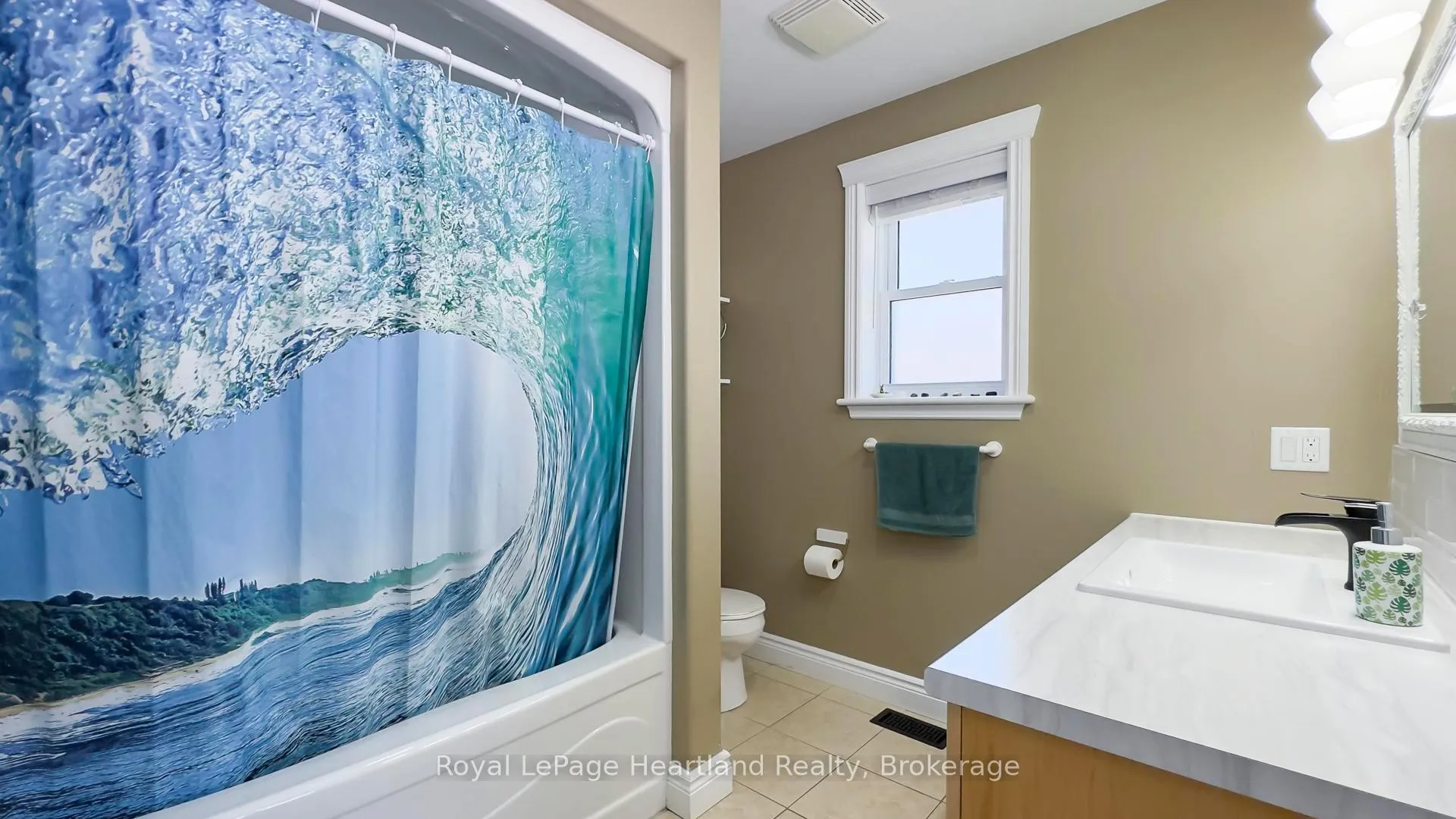 Photo 24 of 39 Balvina Drive W, Goderich, Goderich (Town) — HOMEH