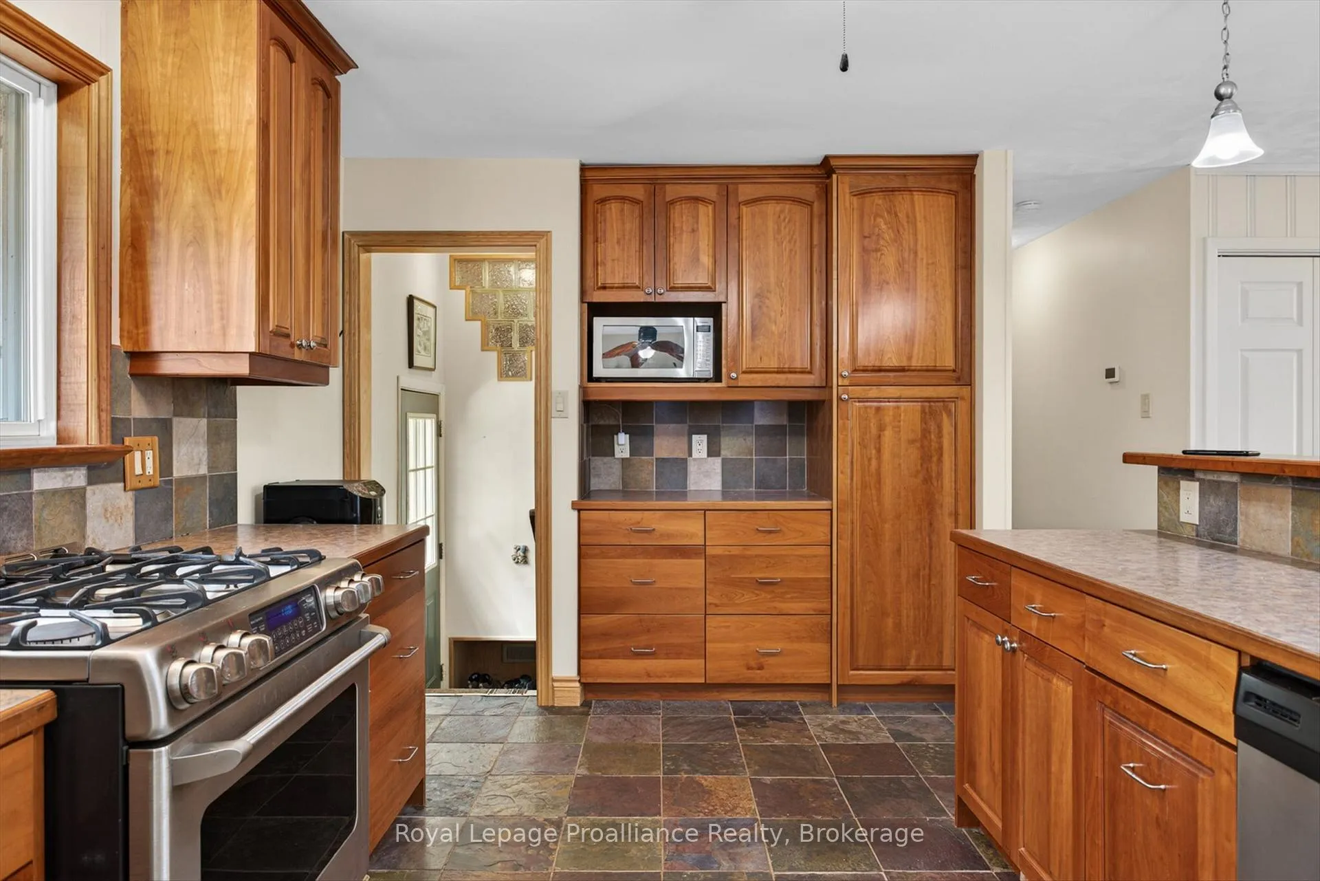 Photo 7 of 1757 Mount Pleasant Road, Cavan Monaghan, Cavan Twp — HOMEH