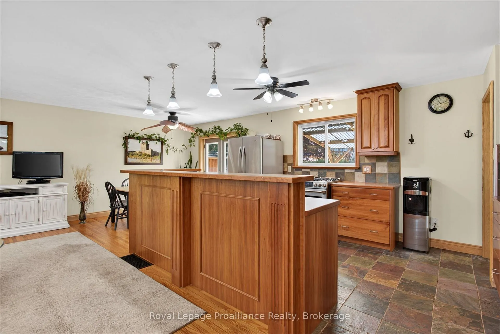 Photo 10 of 1757 Mount Pleasant Road, Cavan Monaghan, Cavan Twp — HOMEH