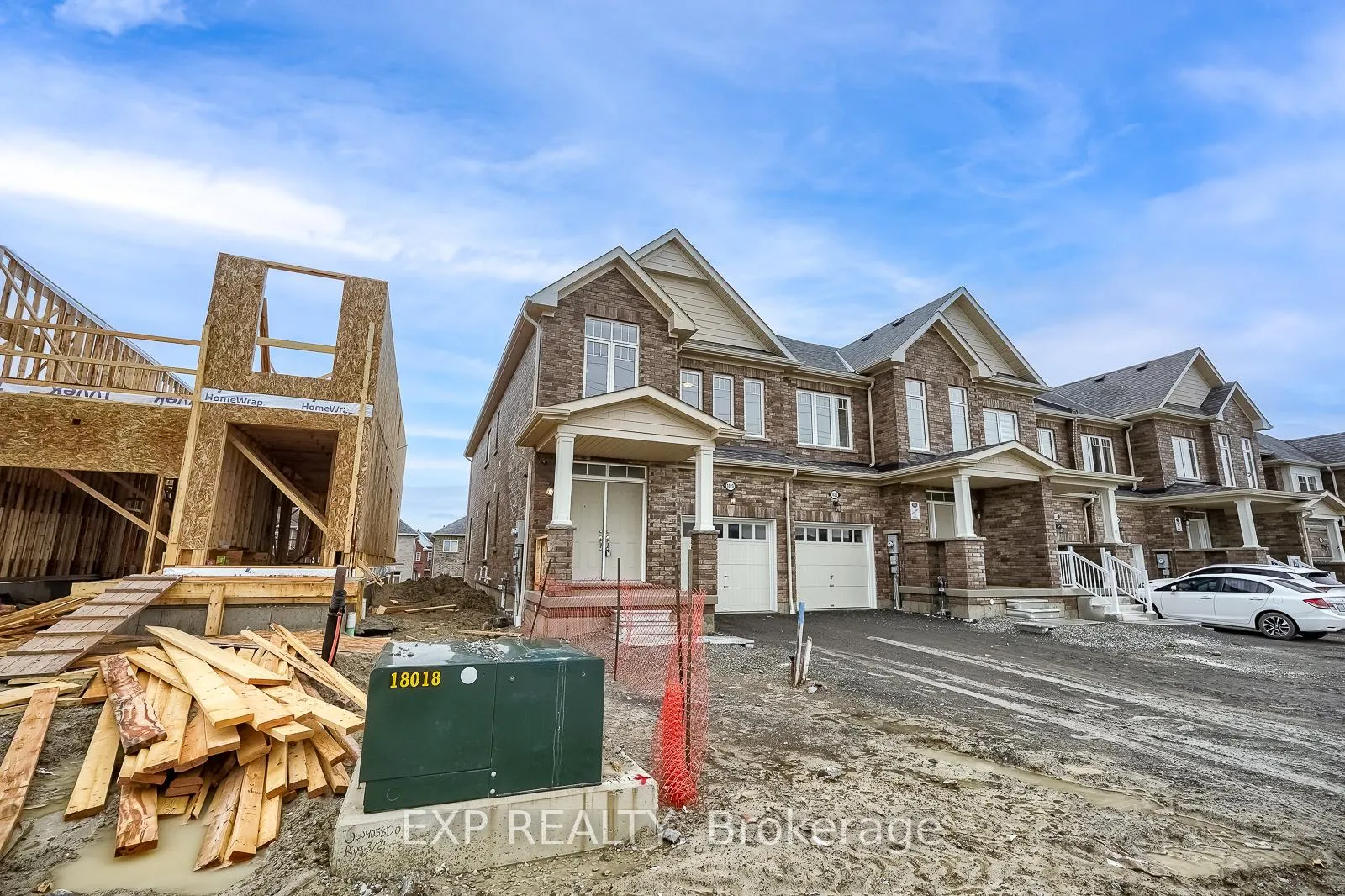 Photo 2 of 1020 Matthew Murray Crescent, Oshawa, Taunton — HOMEH