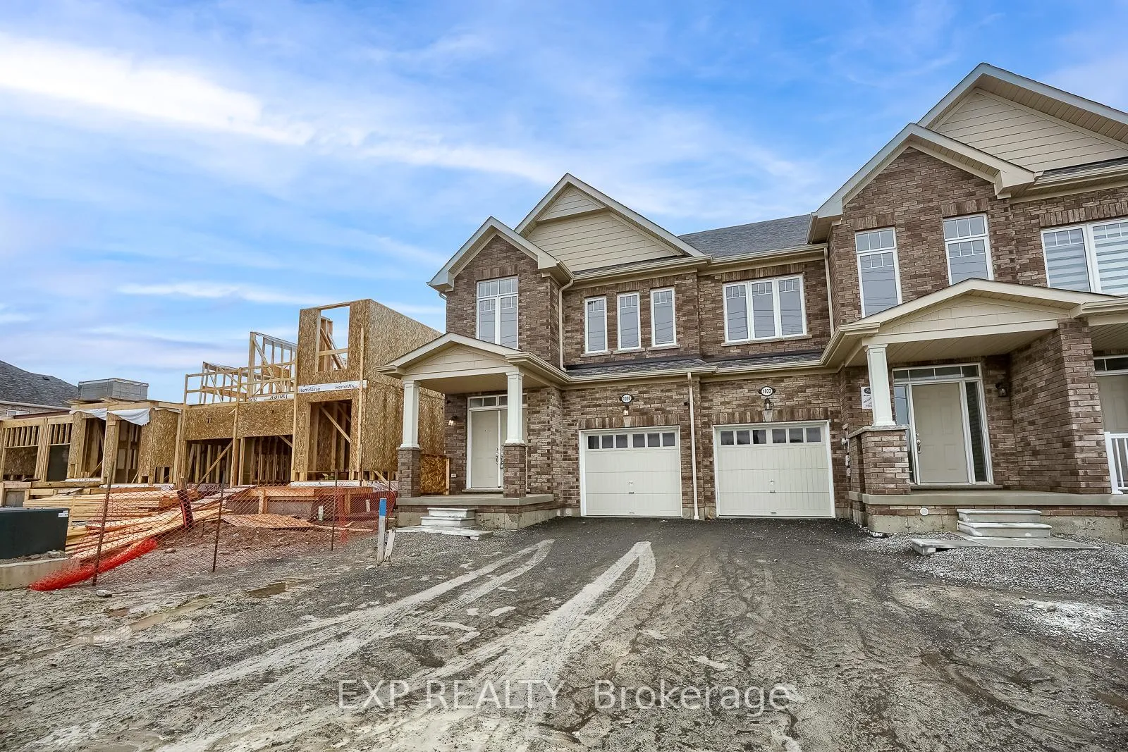 Photo 3 of 1020 Matthew Murray Crescent, Oshawa, Taunton — HOMEH
