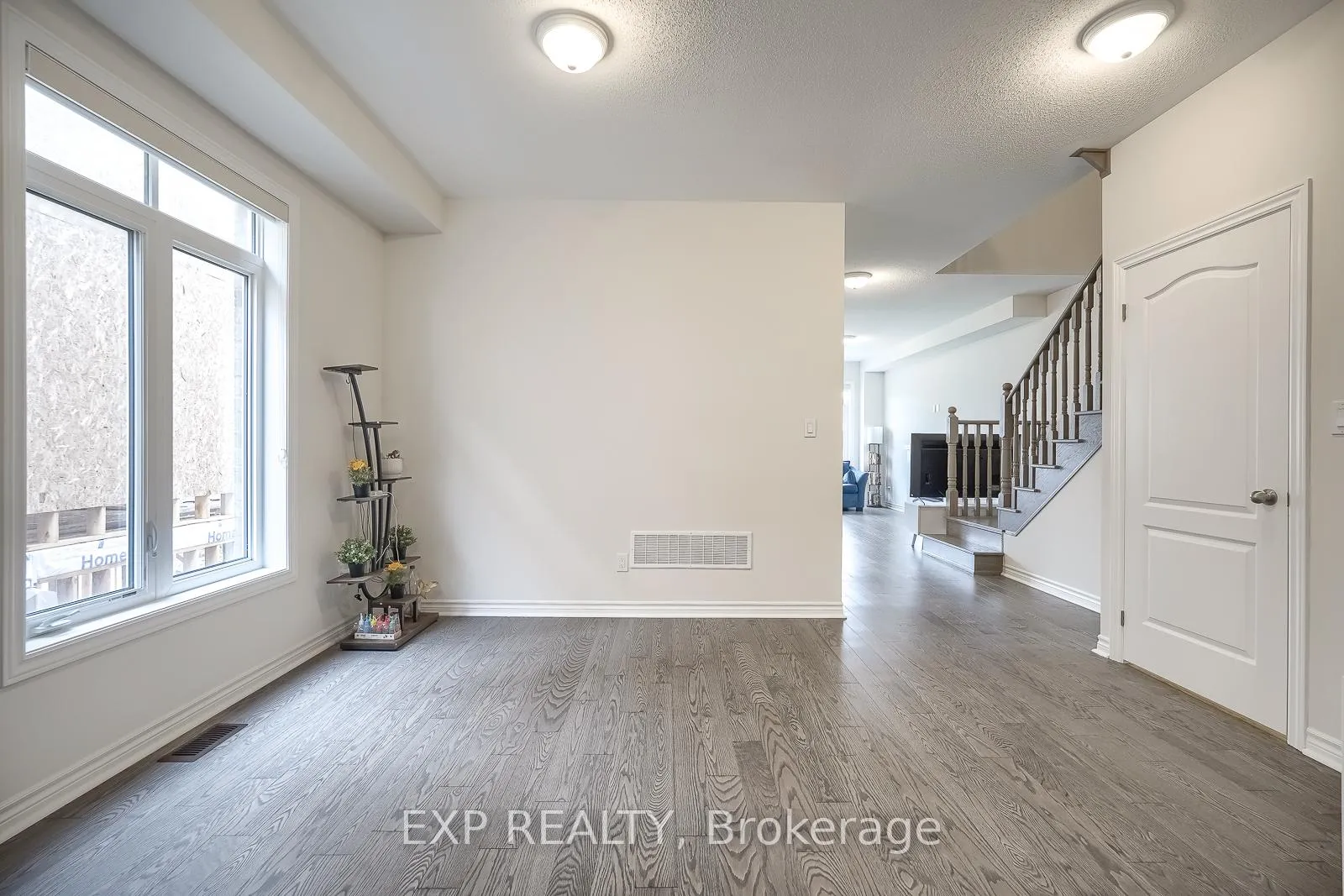 Photo 6 of 1020 Matthew Murray Crescent, Oshawa, Taunton — HOMEH