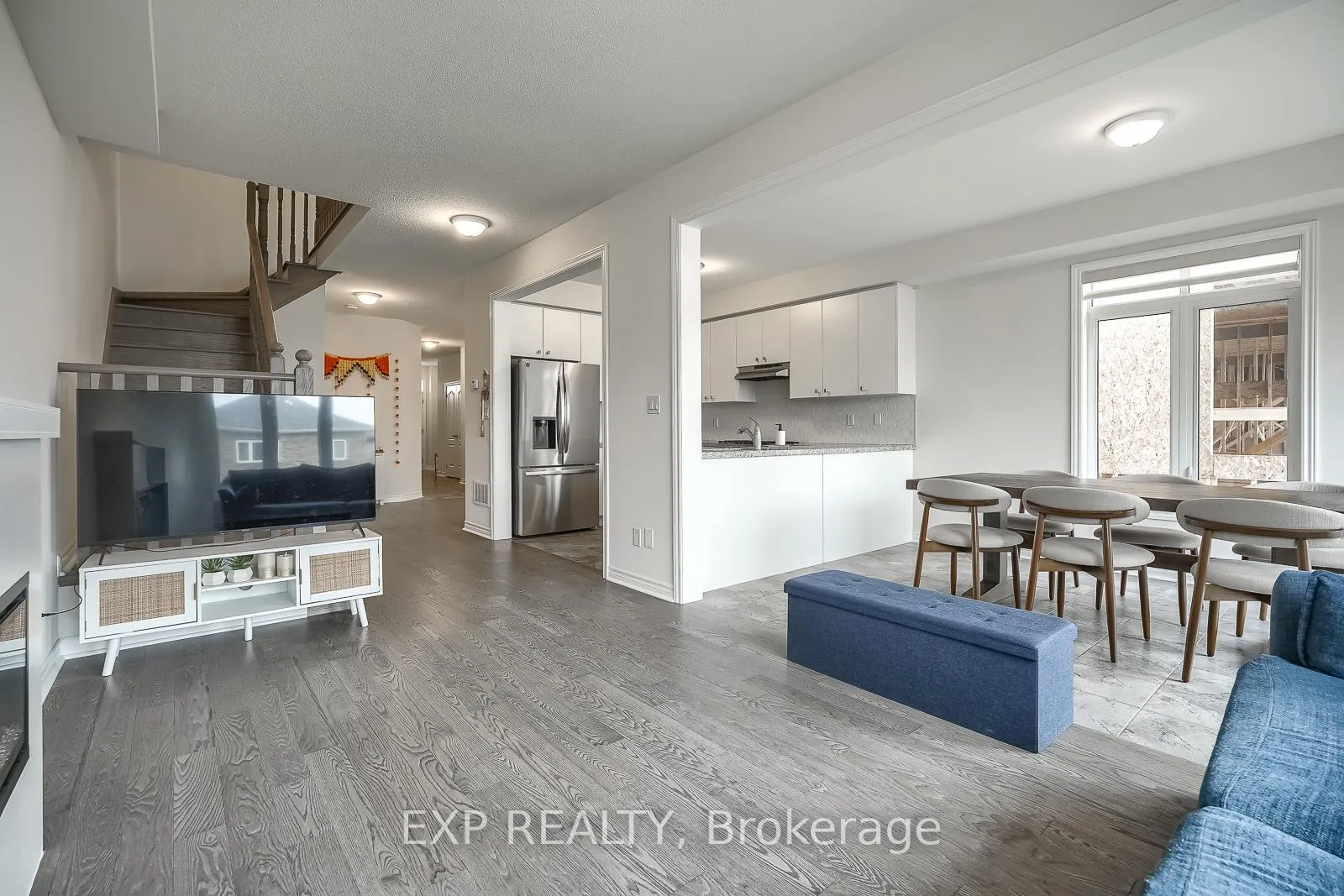 Photo 9 of 1020 Matthew Murray Crescent, Oshawa, Taunton — HOMEH