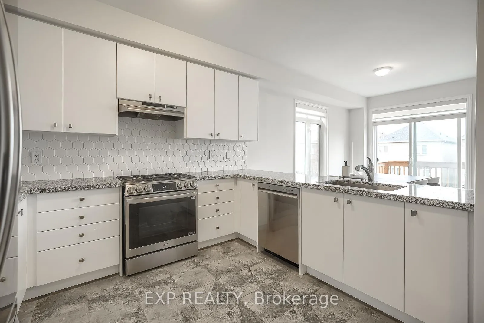 Photo 16 of 1020 Matthew Murray Crescent, Oshawa, Taunton — HOMEH