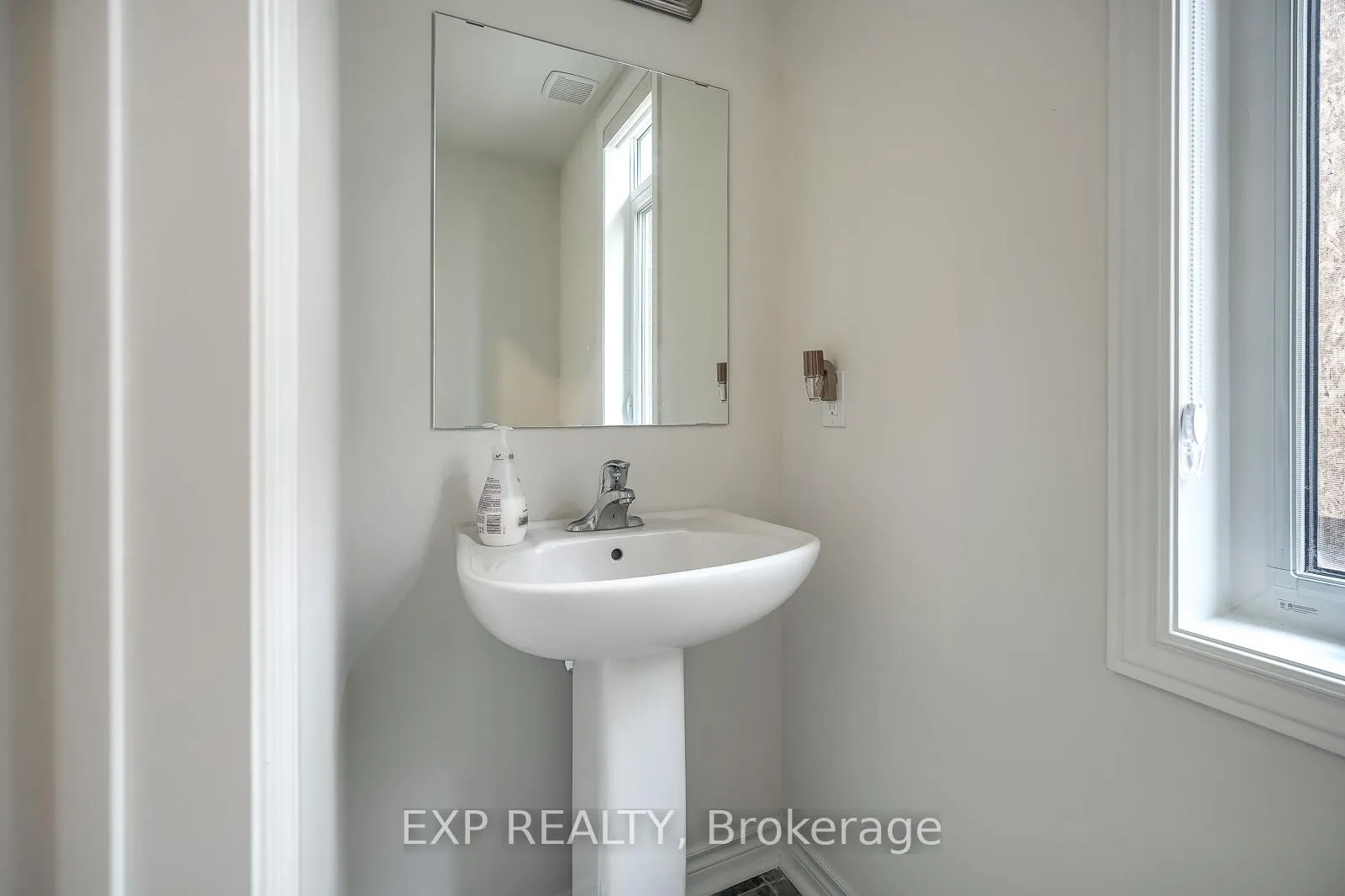 Photo 19 of 1020 Matthew Murray Crescent, Oshawa, Taunton — HOMEH