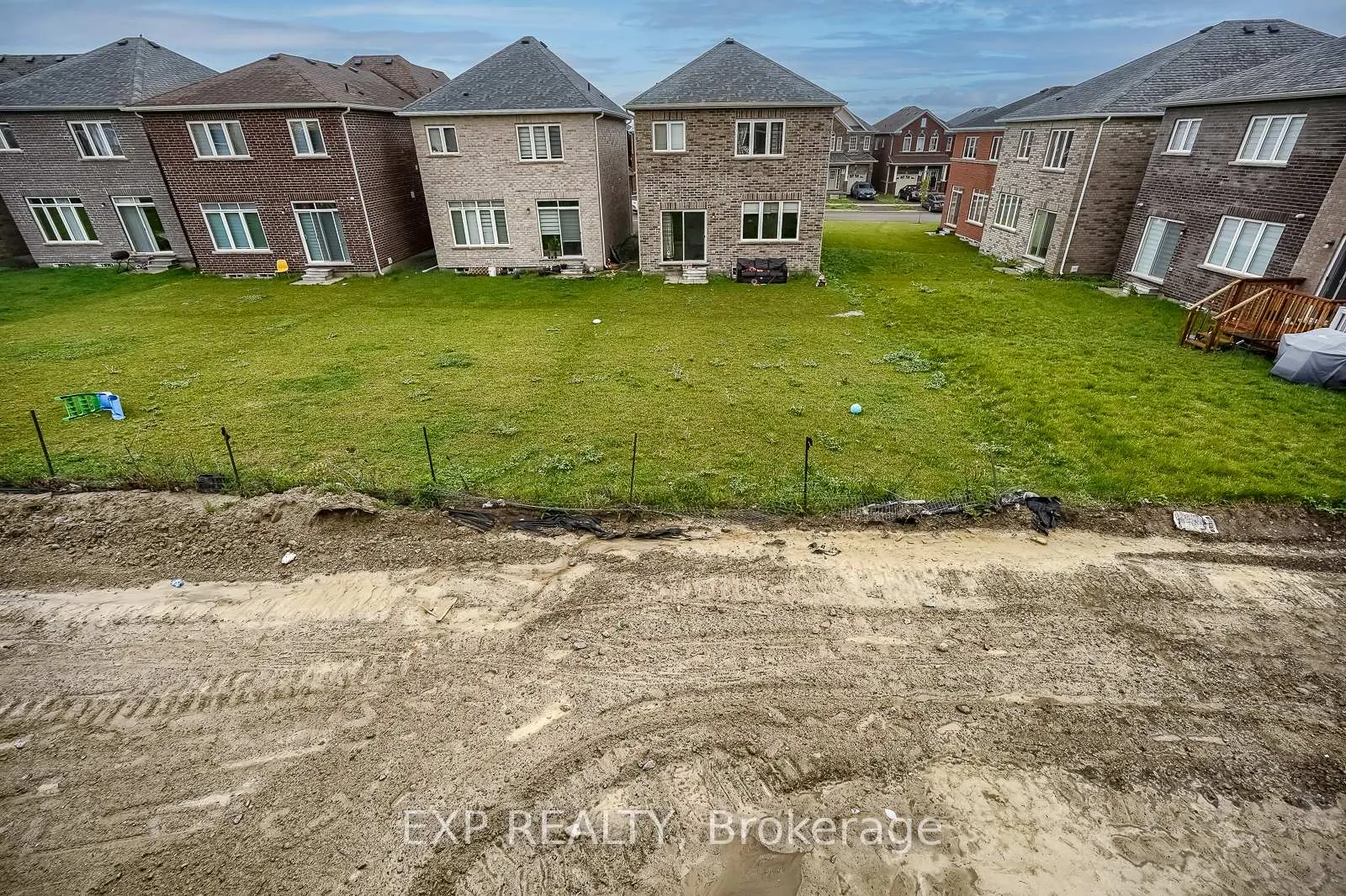 Photo 41 of 1020 Matthew Murray Crescent, Oshawa, Taunton — HOMEH