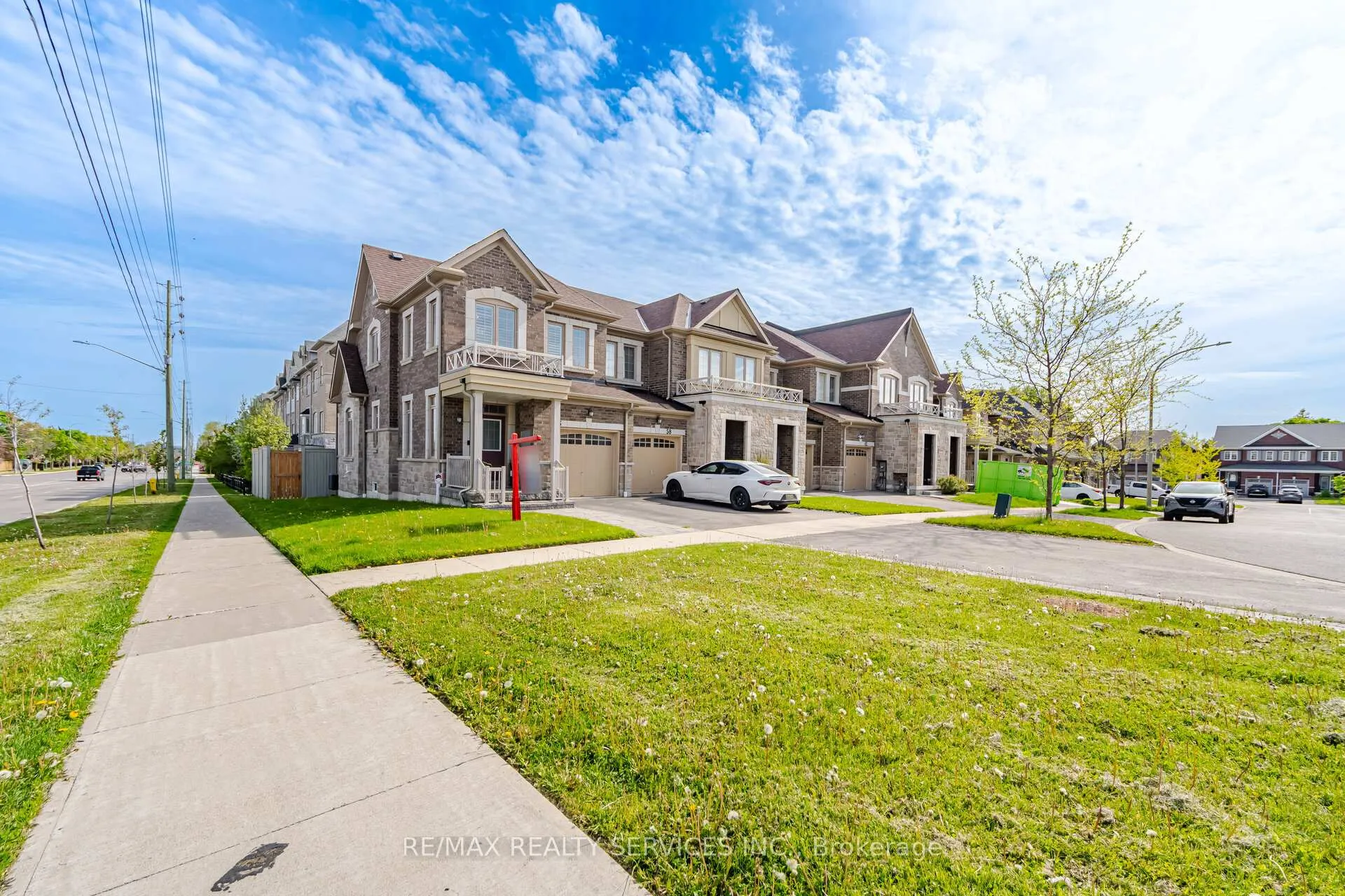Photo 2 of 56 Rimrock Crescent, Whitby, Williamsburg — HOMEH