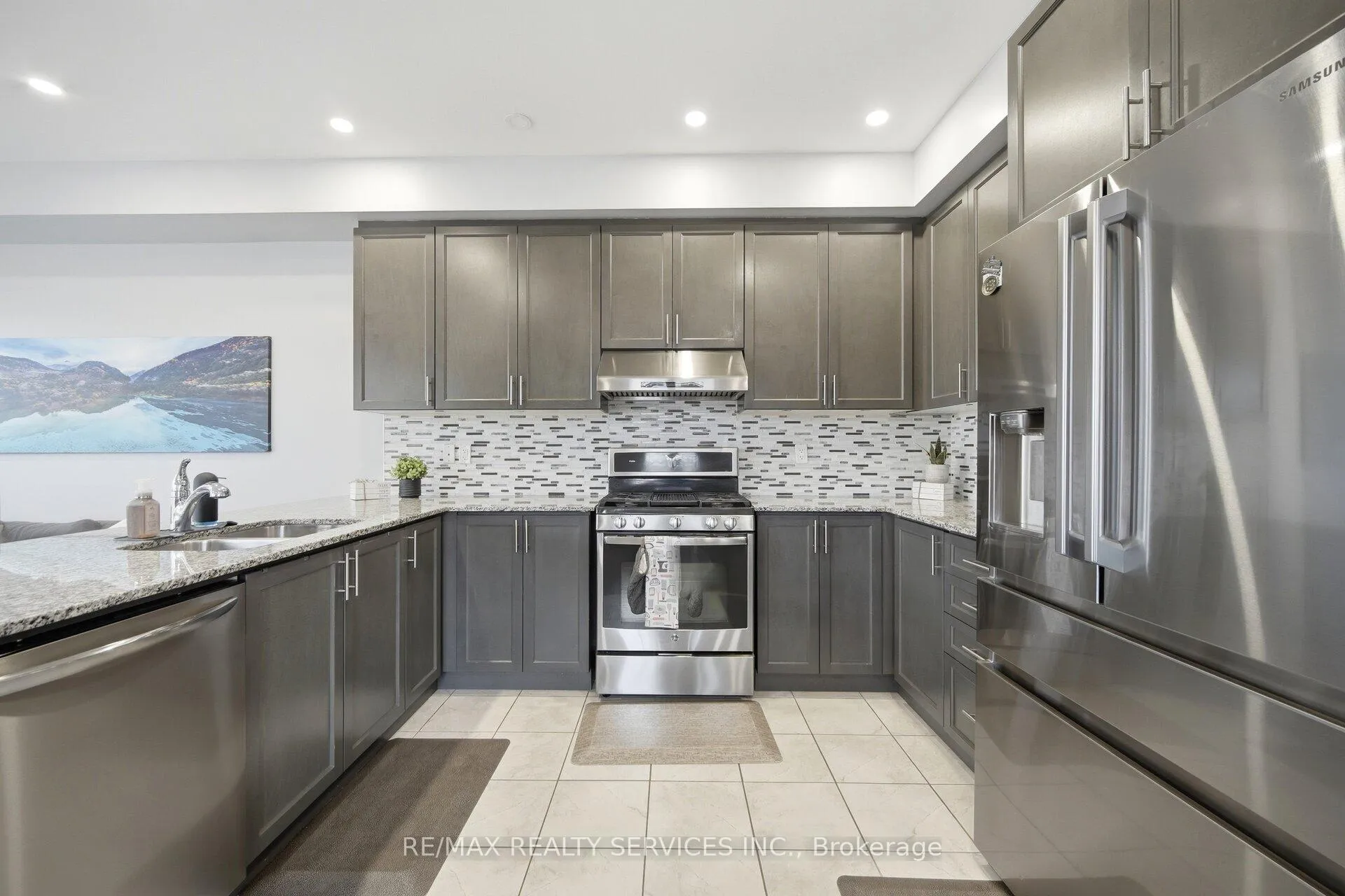 Photo 7 of 56 Rimrock Crescent, Whitby, Williamsburg — HOMEH