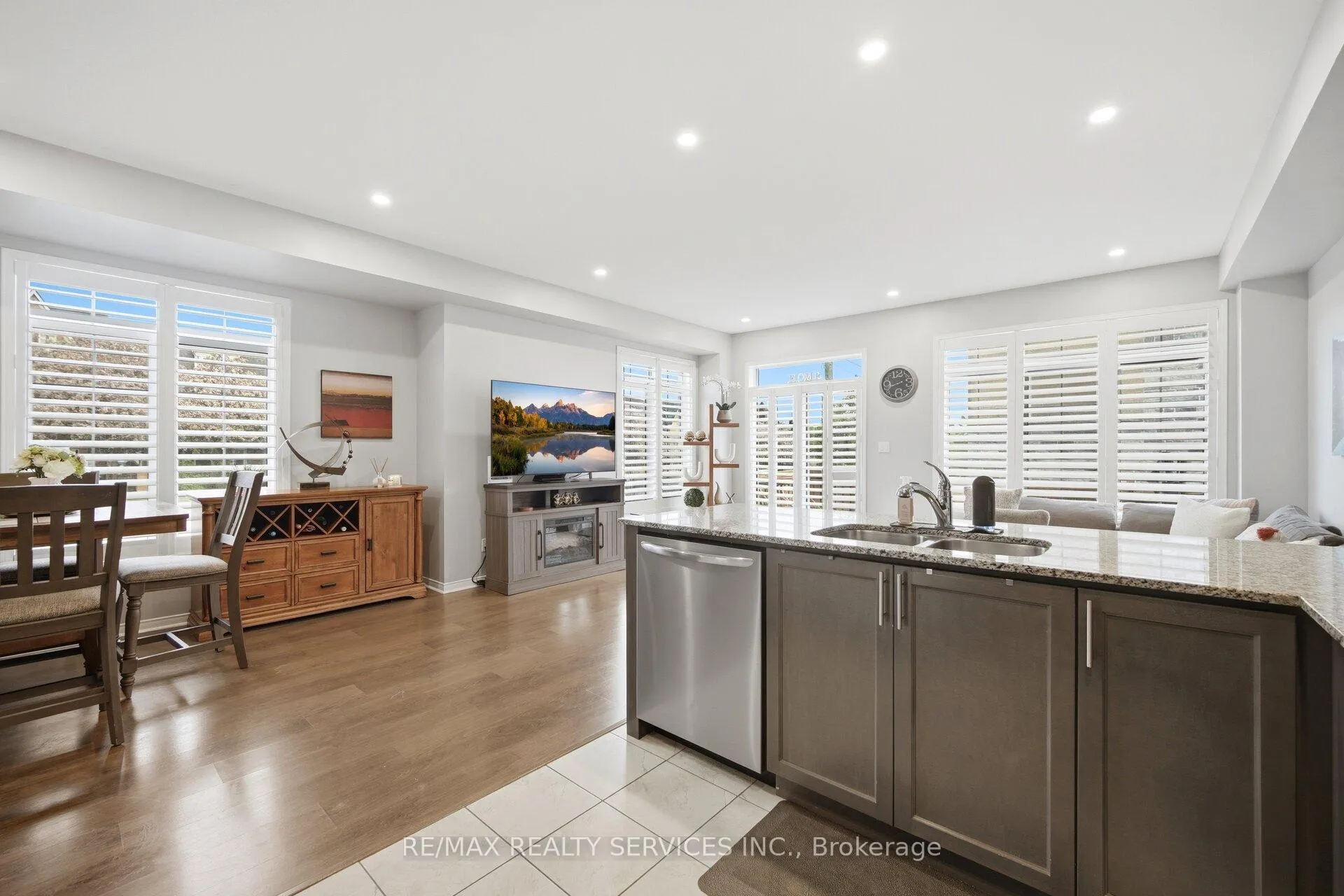 Photo 8 of 56 Rimrock Crescent, Whitby, Williamsburg — HOMEH