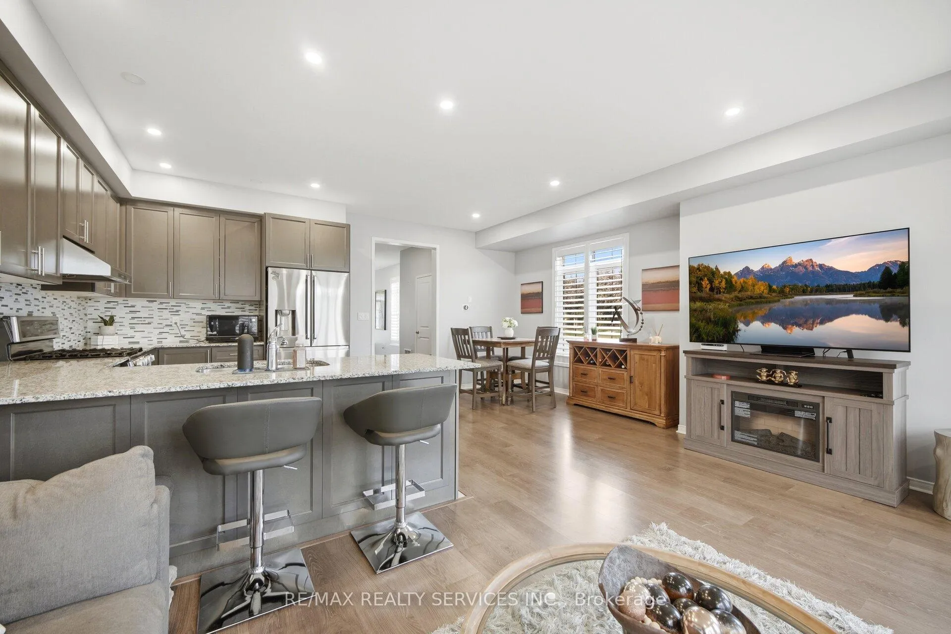 Photo 16 of 56 Rimrock Crescent, Whitby, Williamsburg — HOMEH