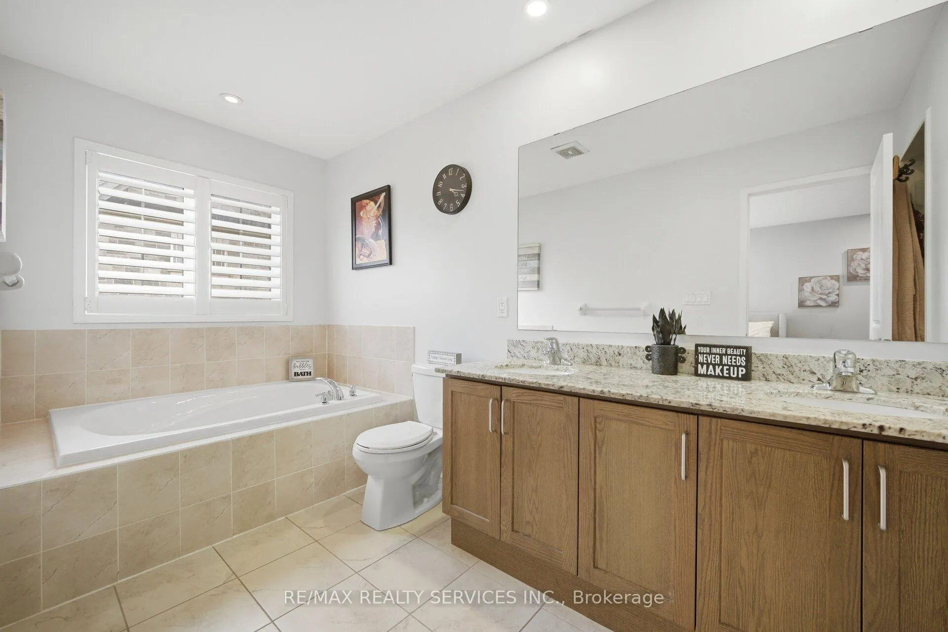 Photo 23 of 56 Rimrock Crescent, Whitby, Williamsburg — HOMEH
