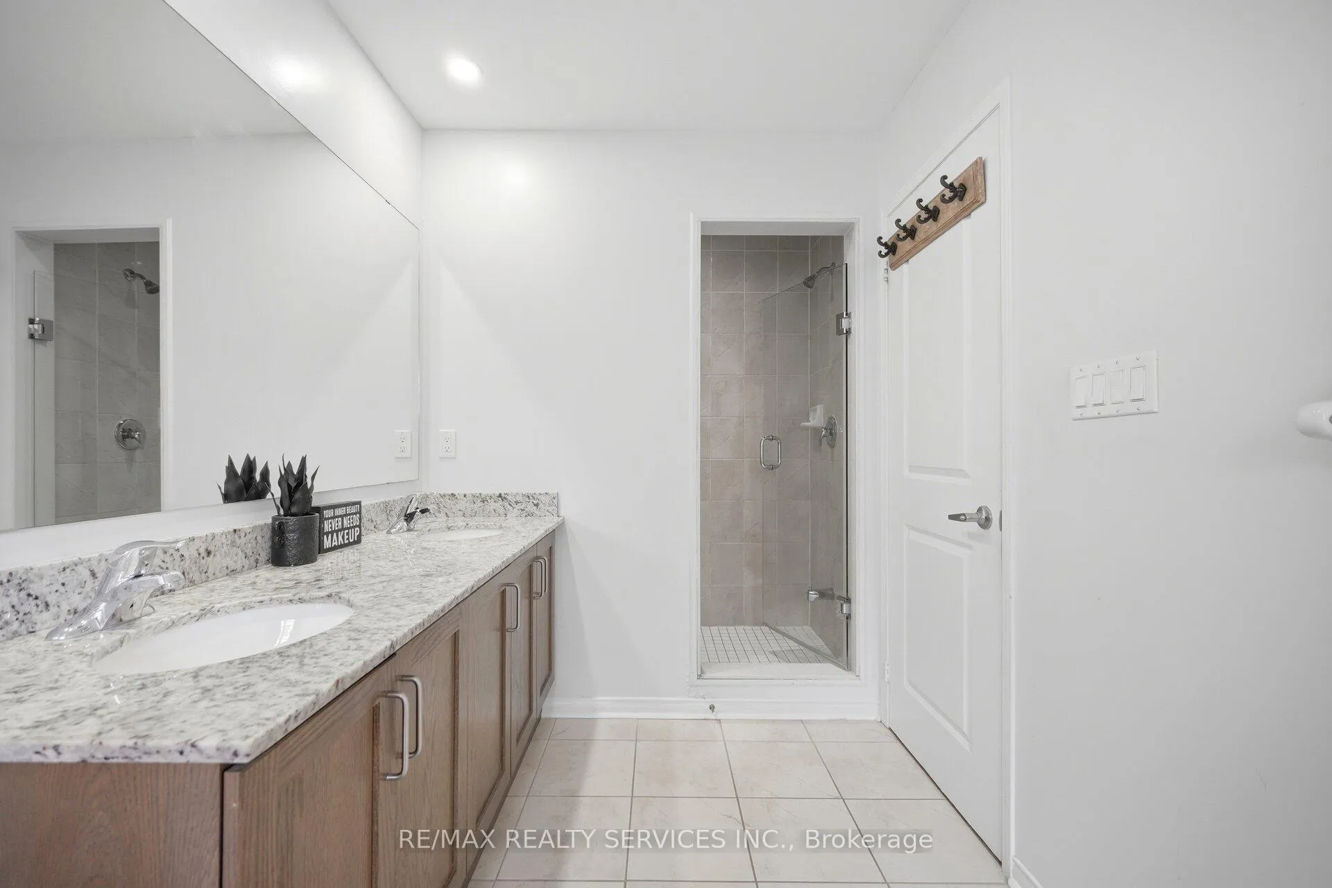 Photo 24 of 56 Rimrock Crescent, Whitby, Williamsburg — HOMEH