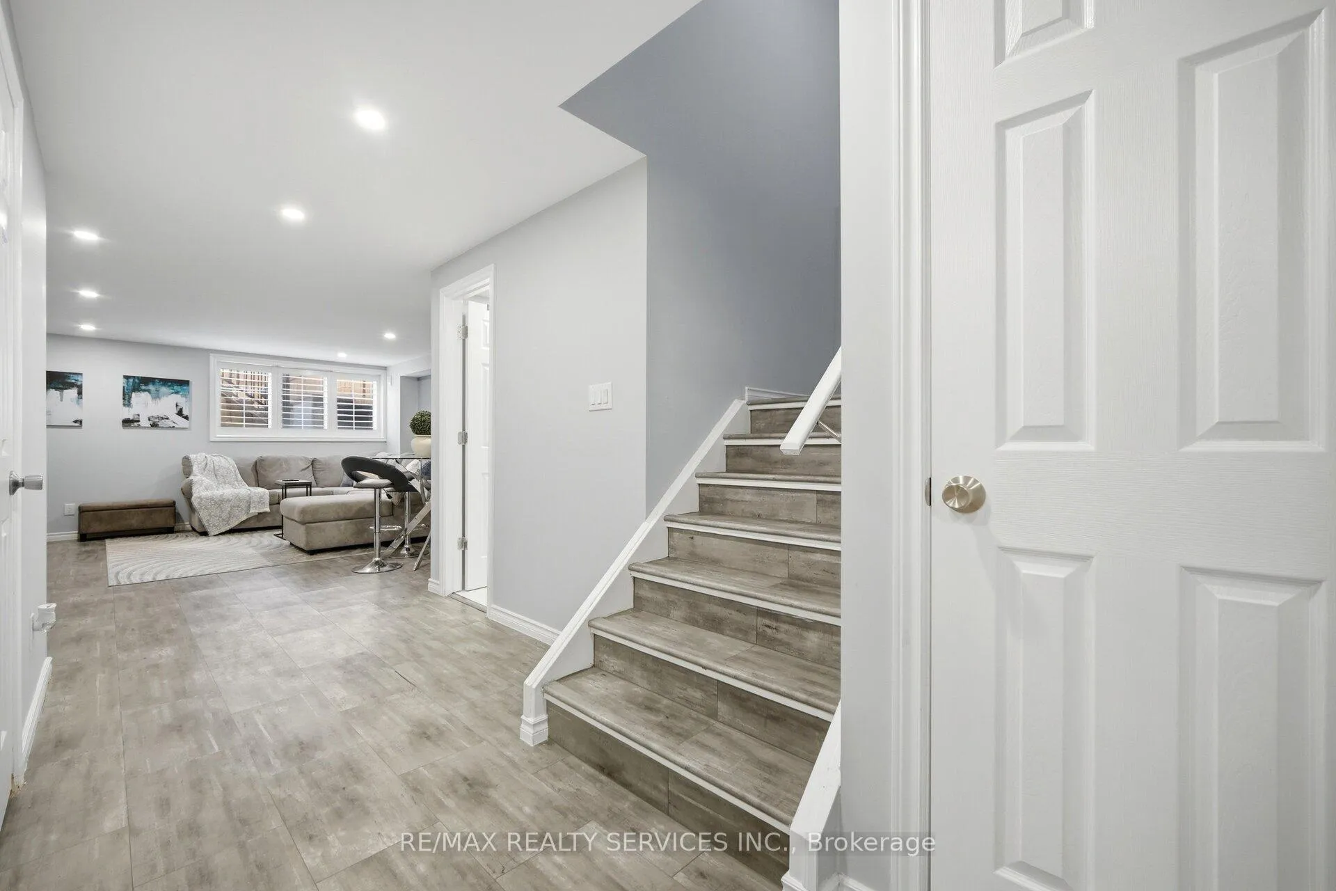 Photo 32 of 56 Rimrock Crescent, Whitby, Williamsburg — HOMEH