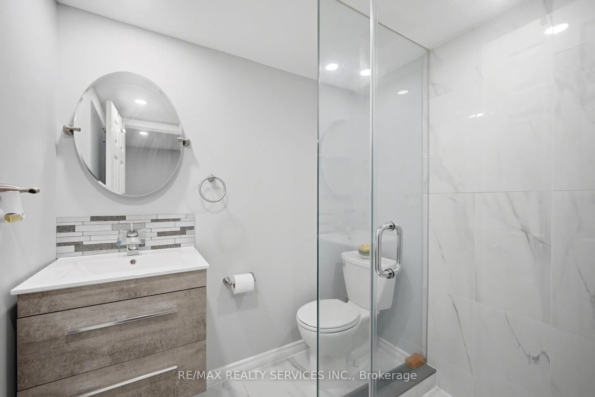 Photo 41 of 56 Rimrock Crescent, Whitby, Williamsburg — HOMEH