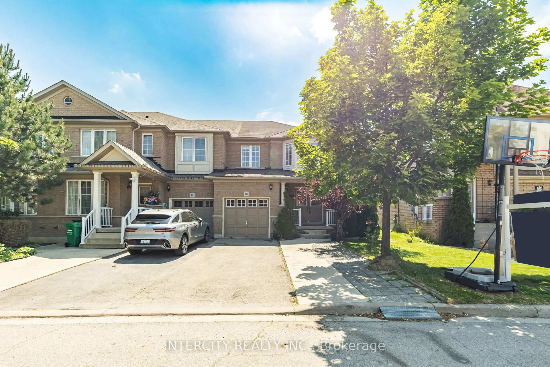 Photo 1 of 18 Snowshoe Lane, Brampton, Sandringham-Wellington — HOMEH