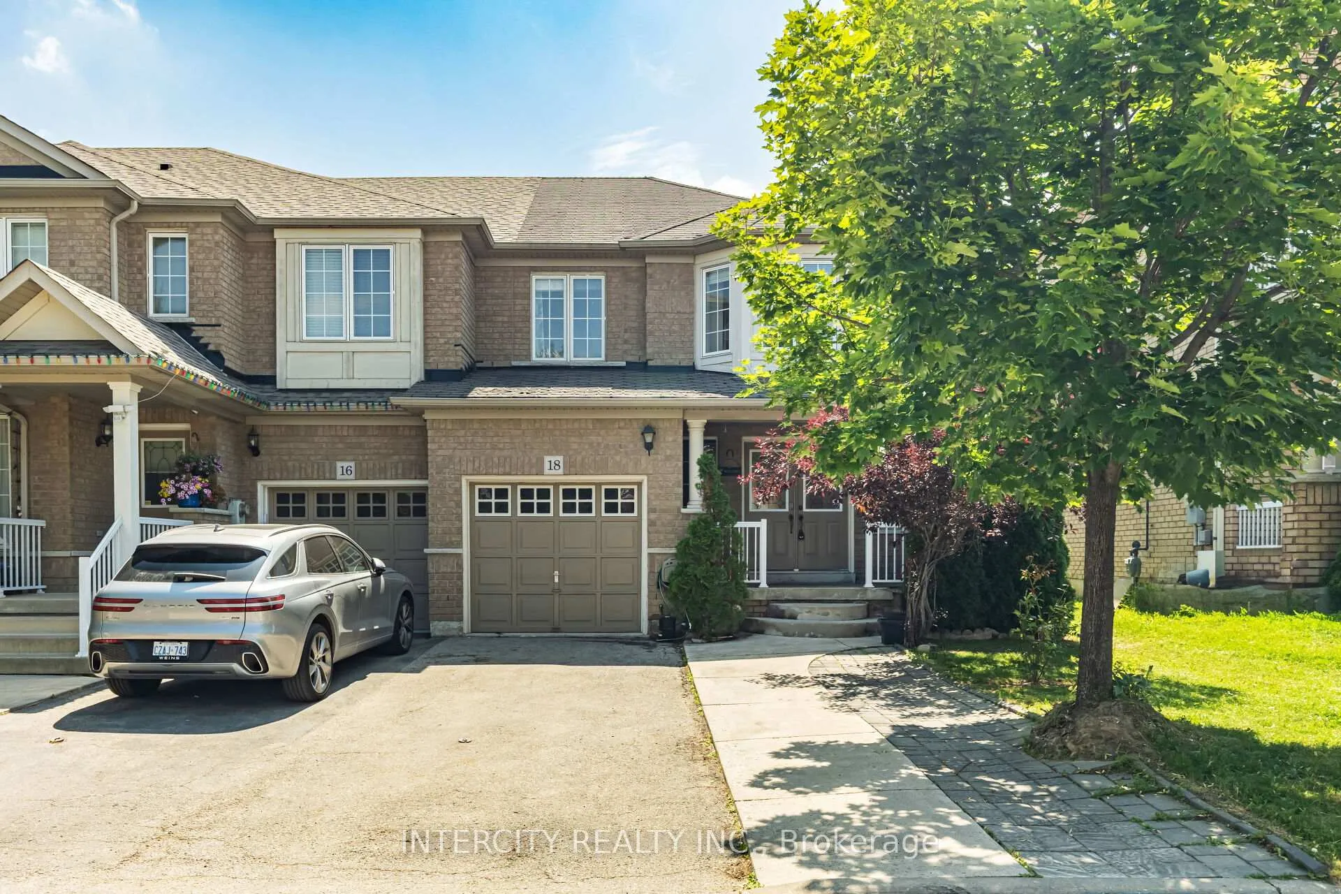 Photo 2 of 18 Snowshoe Lane, Brampton, Sandringham-Wellington — HOMEH