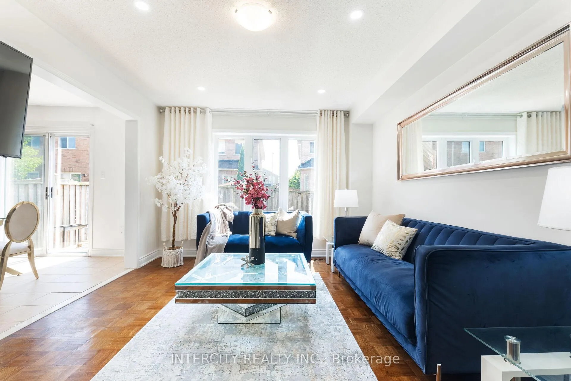 Photo 12 of 18 Snowshoe Lane, Brampton, Sandringham-Wellington — HOMEH