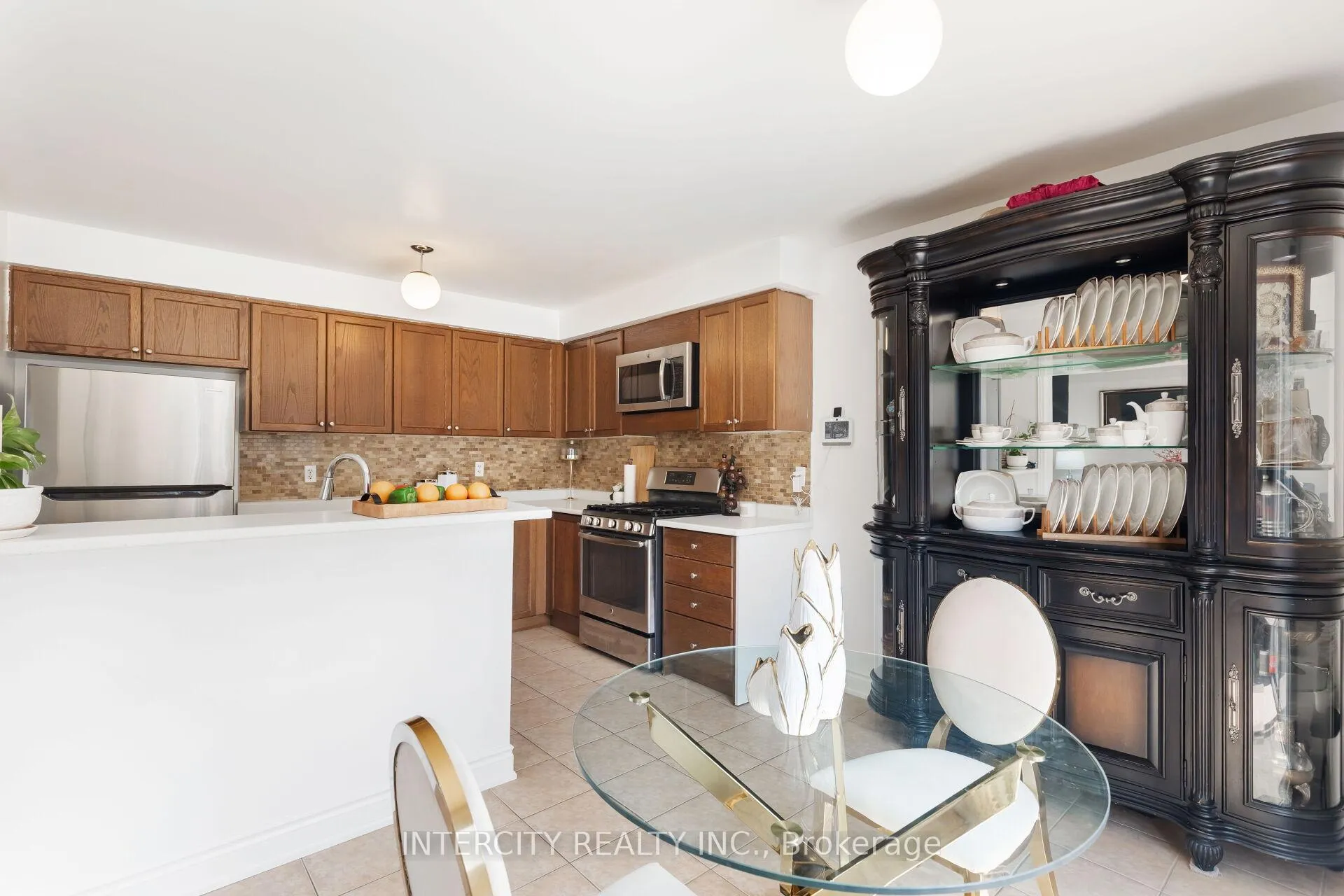 Photo 15 of 18 Snowshoe Lane, Brampton, Sandringham-Wellington — HOMEH