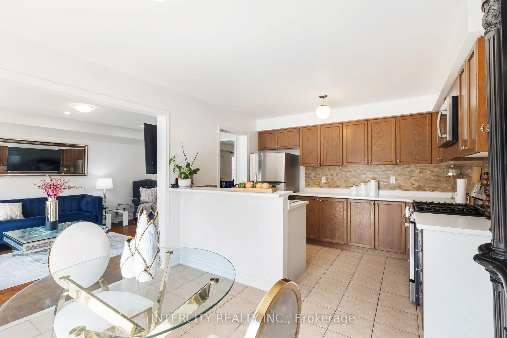 Photo 16 of 18 Snowshoe Lane, Brampton, Sandringham-Wellington — HOMEH