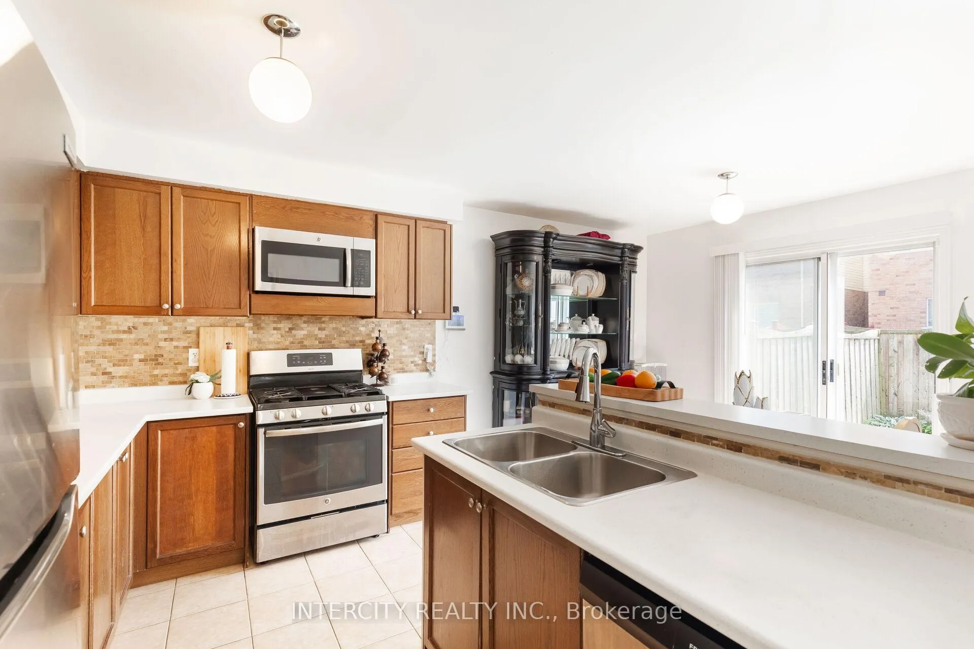 Photo 23 of 18 Snowshoe Lane, Brampton, Sandringham-Wellington — HOMEH