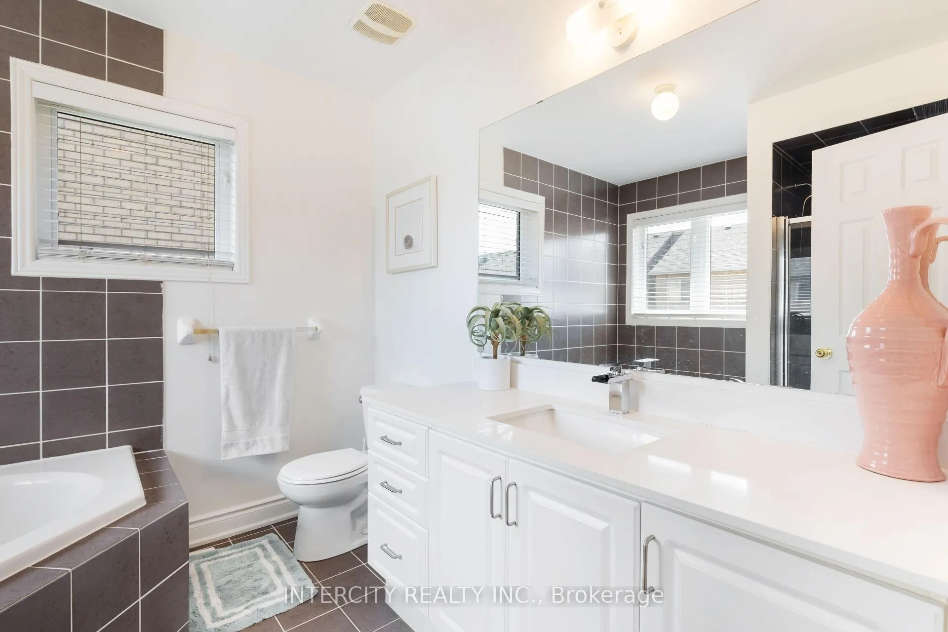 Photo 30 of 18 Snowshoe Lane, Brampton, Sandringham-Wellington — HOMEH