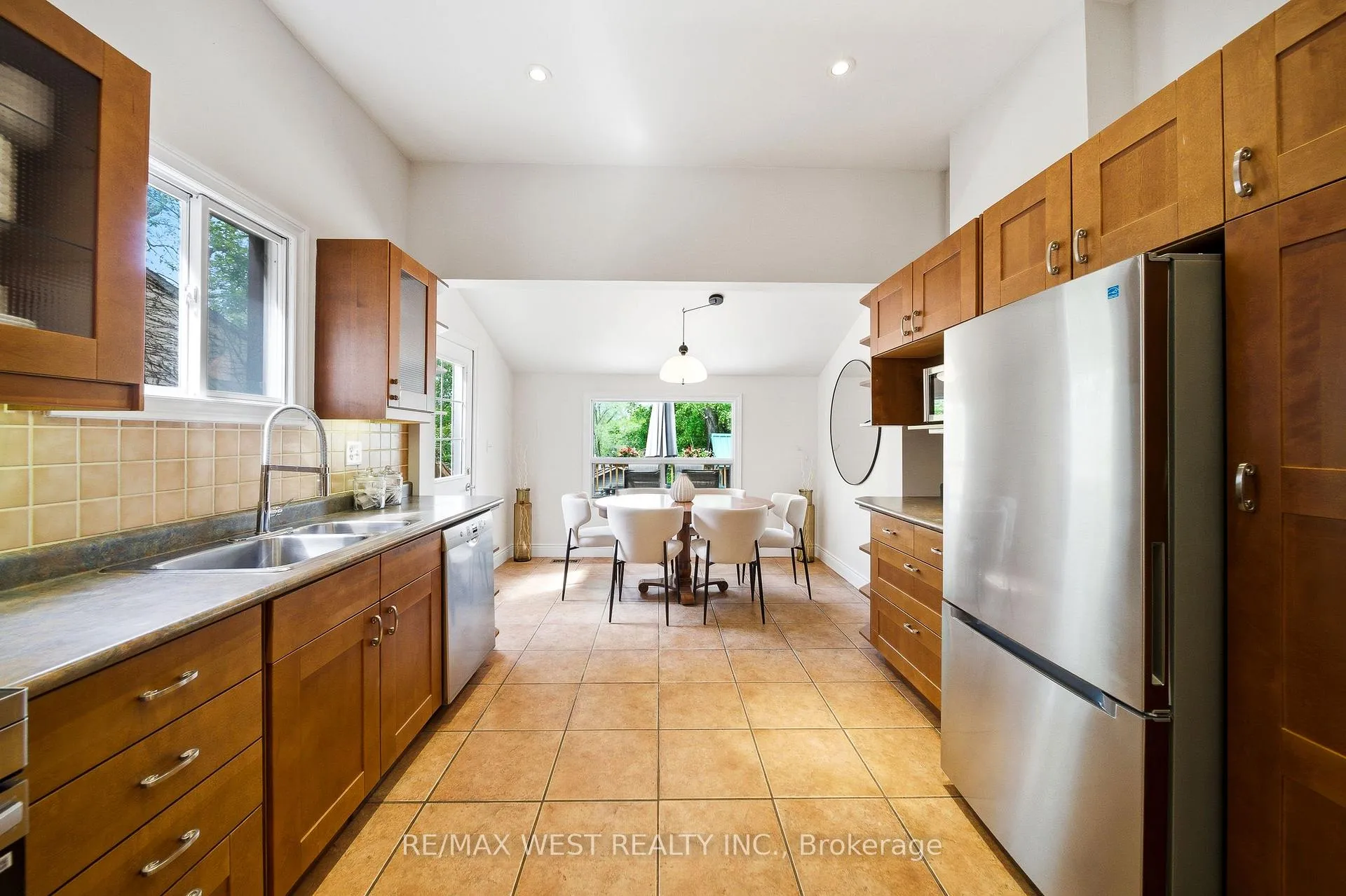 Photo 10 of 12 Kennedy Avenue, Toronto, High Park-Swansea — HOMEH