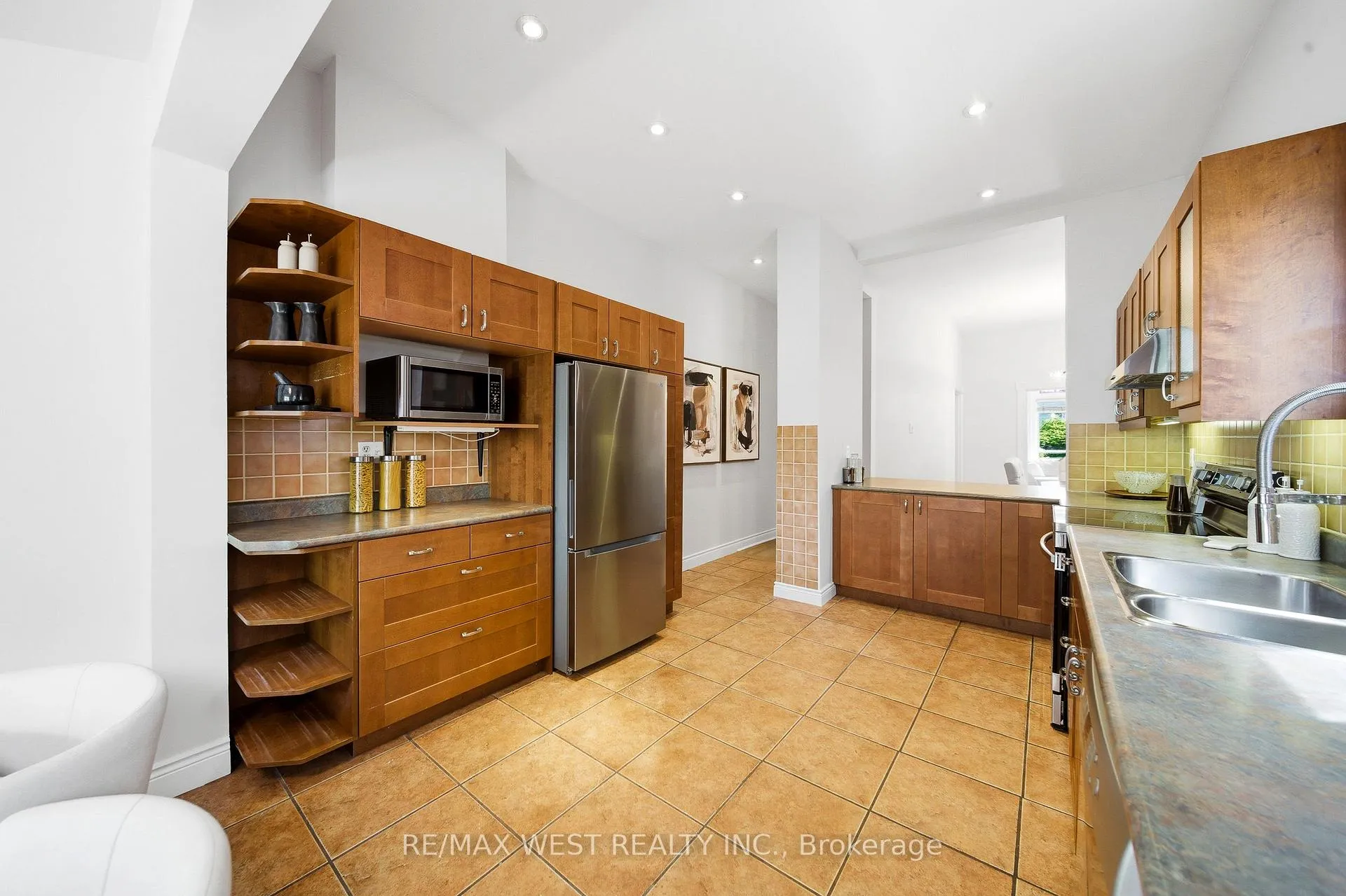 Photo 11 of 12 Kennedy Avenue, Toronto, High Park-Swansea — HOMEH