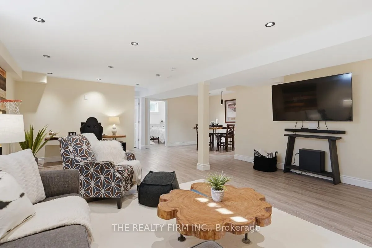 Photo 32 of 923 Willow Lane, London, South Y — HOMEH