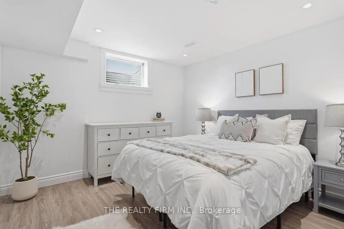 Photo 35 of 923 Willow Lane, London, South Y — HOMEH