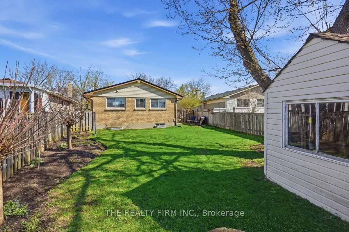 Photo 38 of 923 Willow Lane, London, South Y — HOMEH