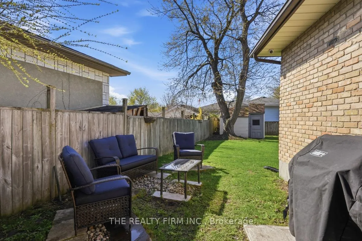 Photo 39 of 923 Willow Lane, London, South Y — HOMEH
