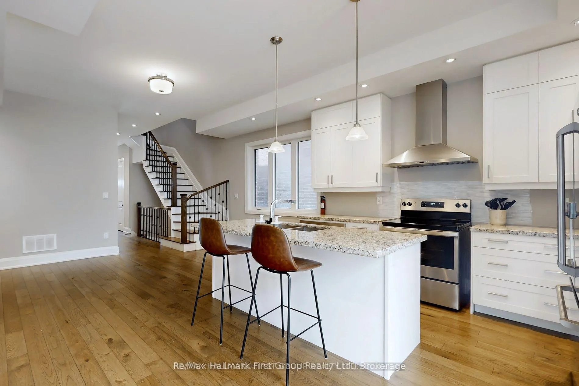 Photo 4 of 2 Helen Avenue, Toronto, Caledonia-Fairbank — HOMEH