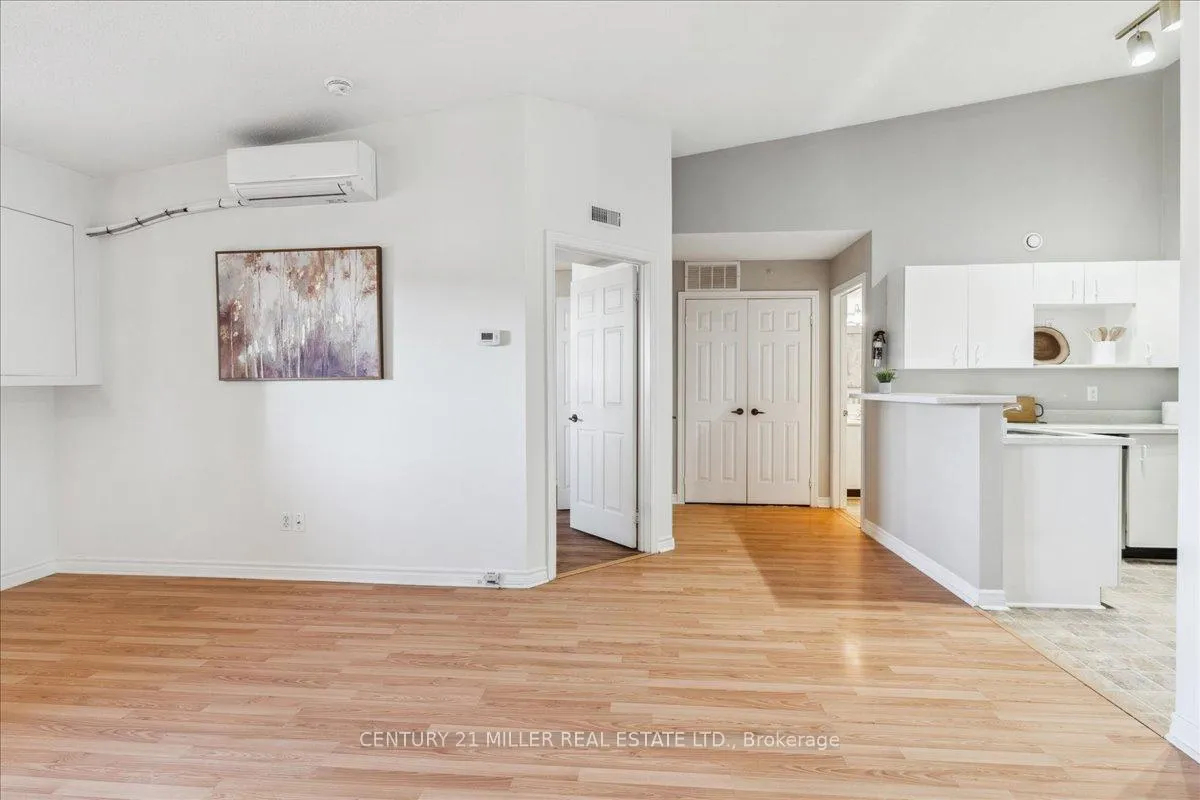 Photo 4 of Unit 406, 4003 Kilmer Drive, Burlington, Tansley — HOMEH