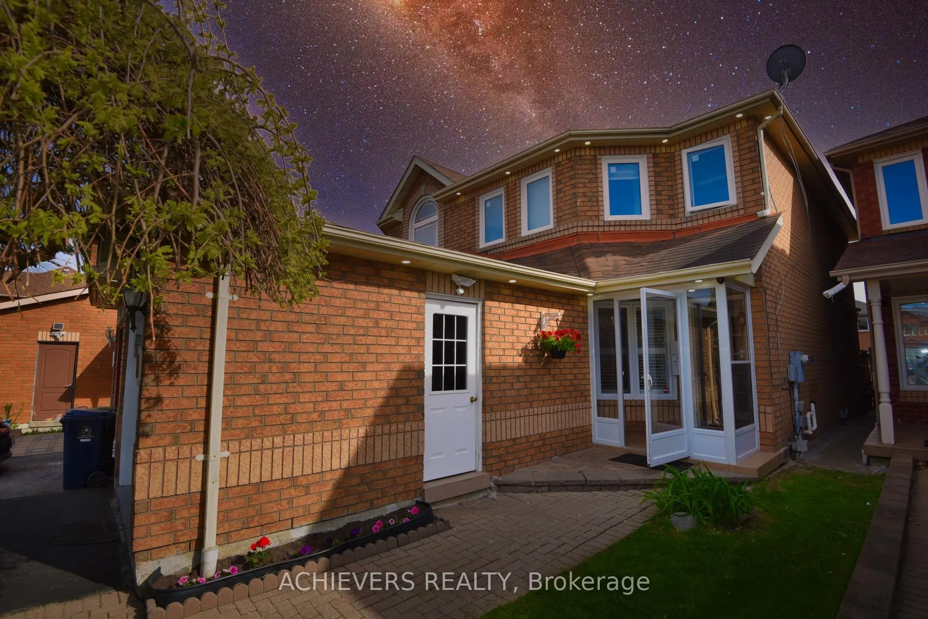 Photo 2 of 10 Gramercy Square, Scarborough, Rouge — HOMEH