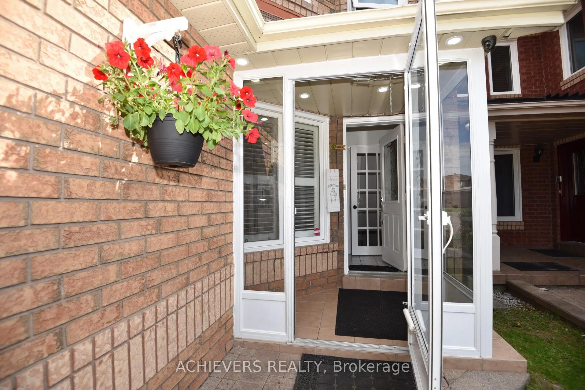 Photo 3 of 10 Gramercy Square, Scarborough, Rouge — HOMEH