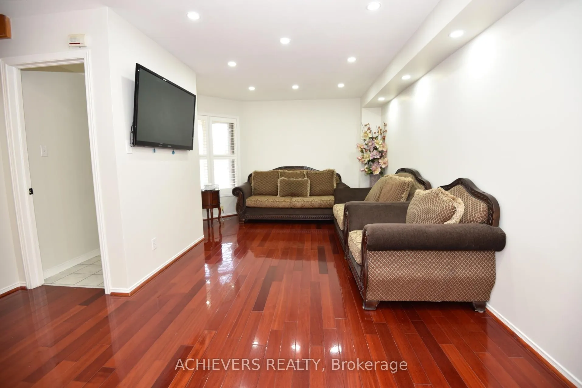 Photo 5 of 10 Gramercy Square, Scarborough, Rouge — HOMEH