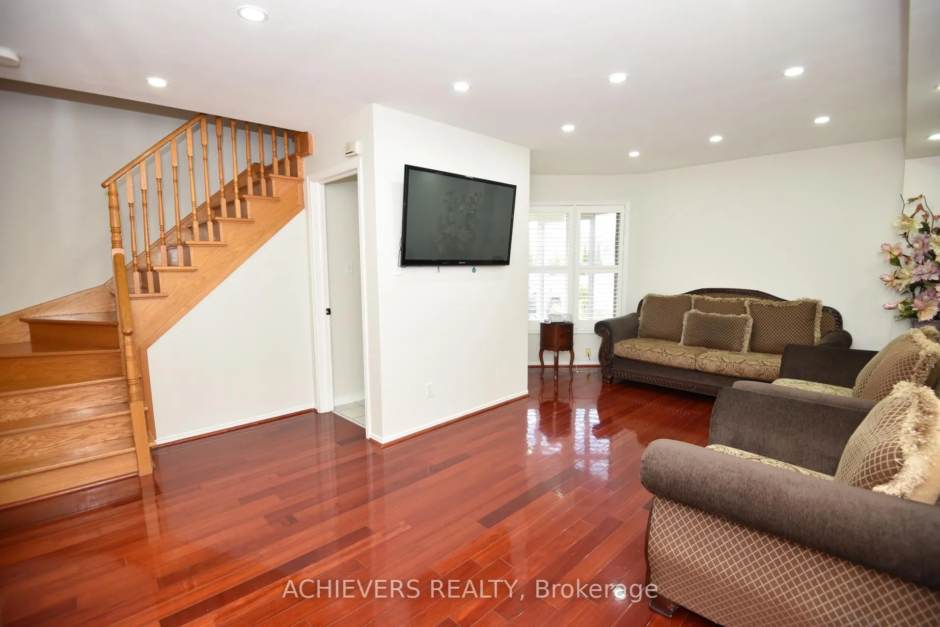 Photo 6 of 10 Gramercy Square, Scarborough, Rouge — HOMEH
