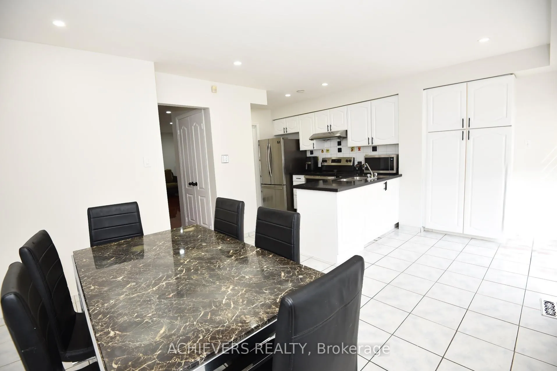 Photo 13 of 10 Gramercy Square, Scarborough, Rouge — HOMEH