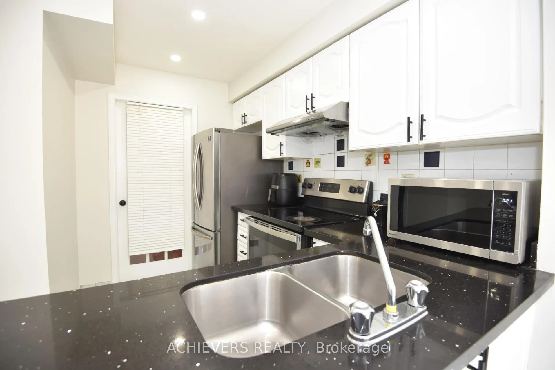 Photo 16 of 10 Gramercy Square, Scarborough, Rouge — HOMEH