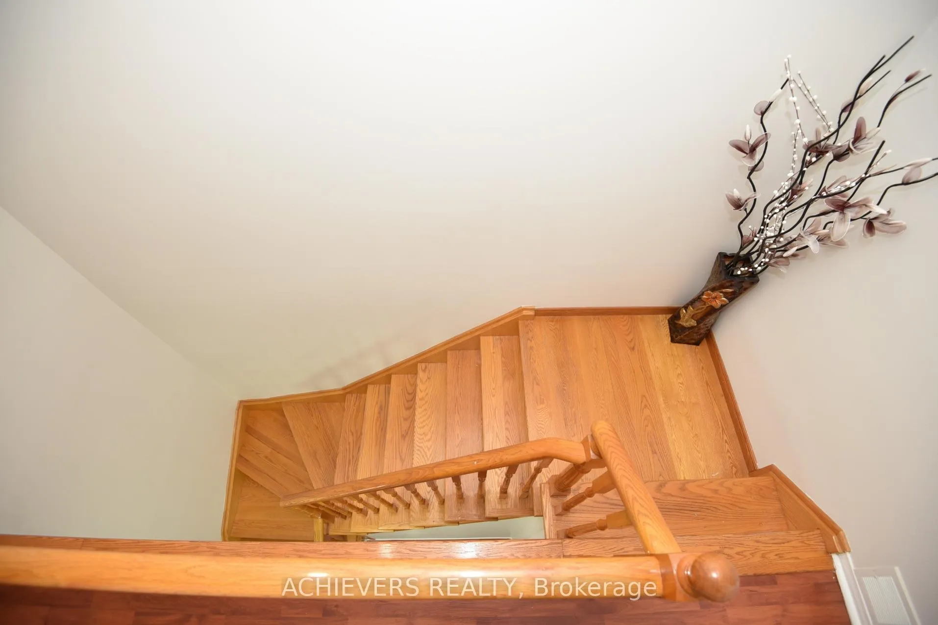 Photo 18 of 10 Gramercy Square, Scarborough, Rouge — HOMEH