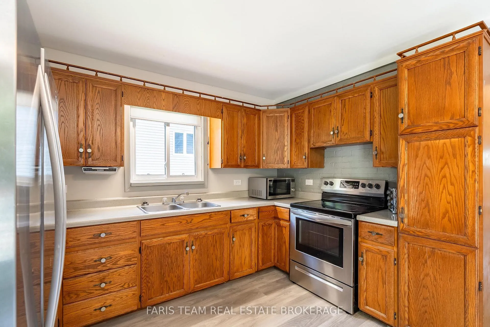 Photo 4 of 261 James Street E, Orillia — HOMEH