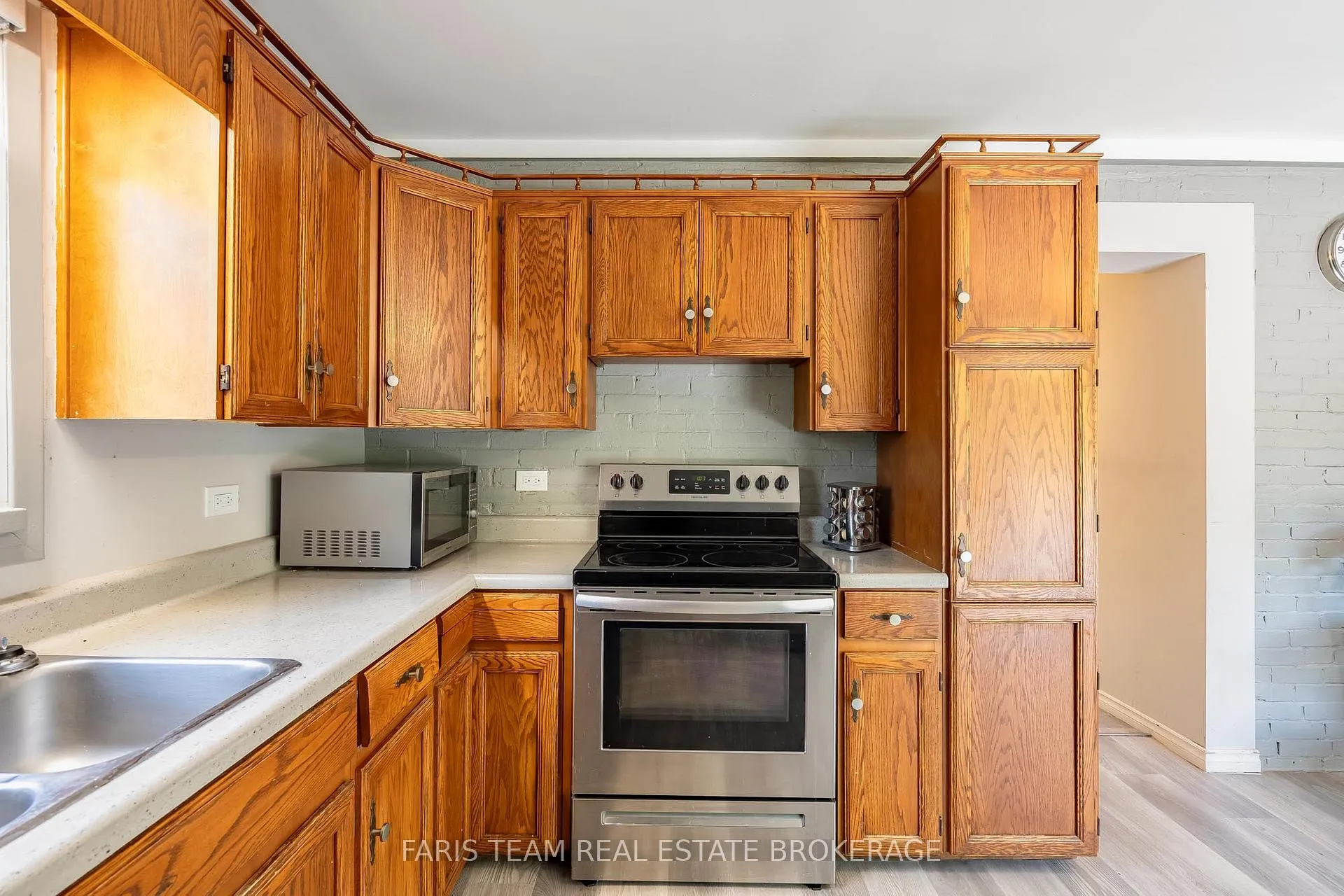 Photo 7 of 261 James Street E, Orillia — HOMEH