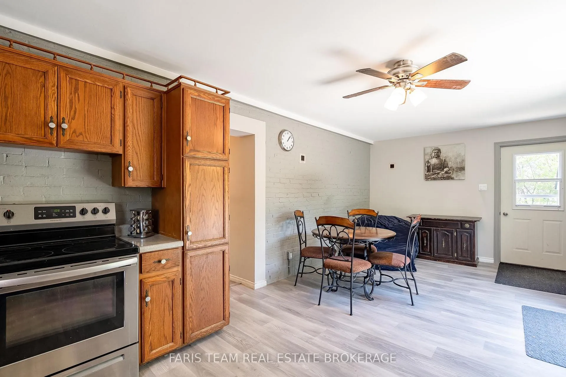 Photo 8 of 261 James Street E, Orillia — HOMEH
