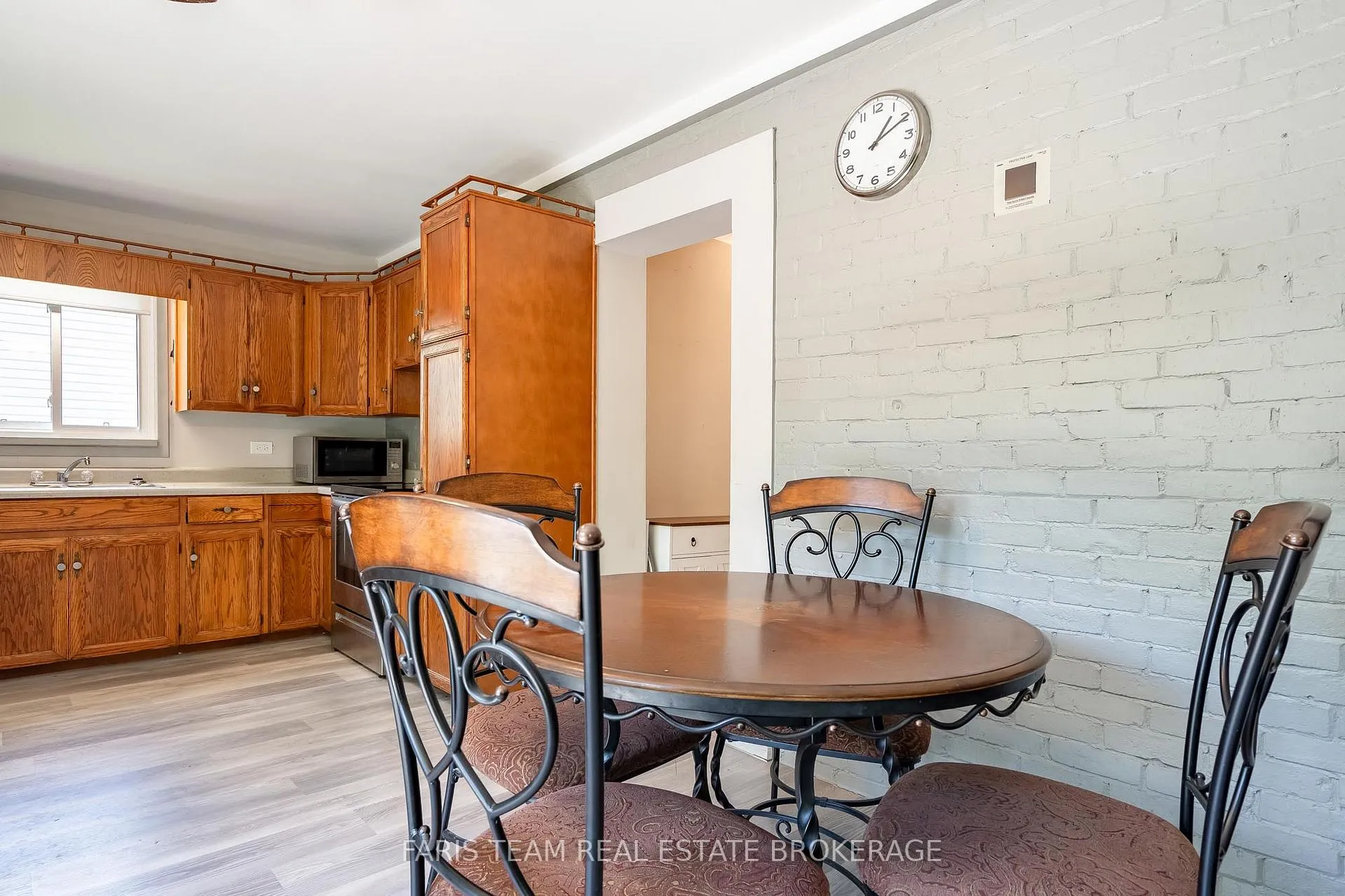 Photo 10 of 261 James Street E, Orillia — HOMEH