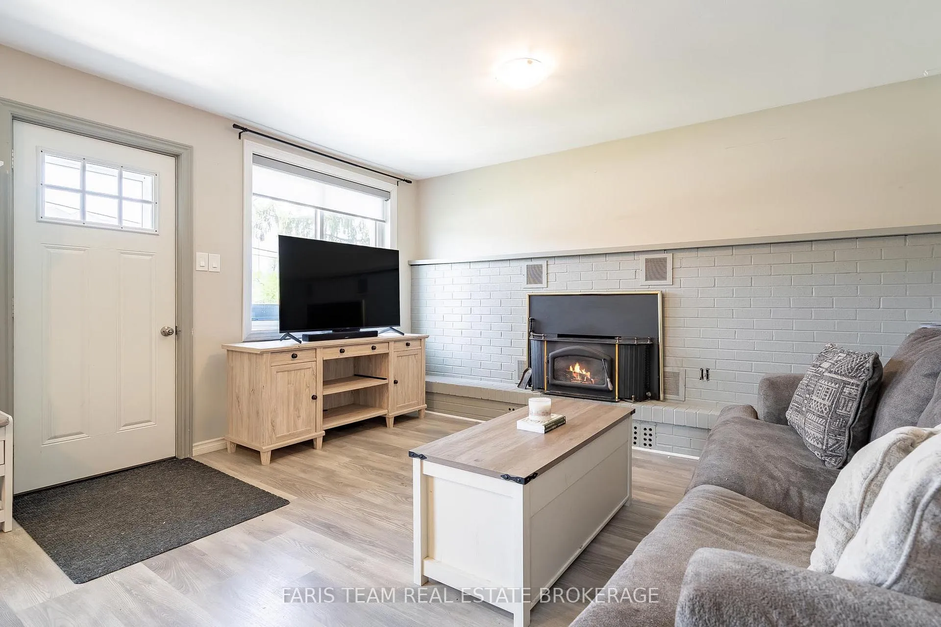 Photo 12 of 261 James Street E, Orillia — HOMEH