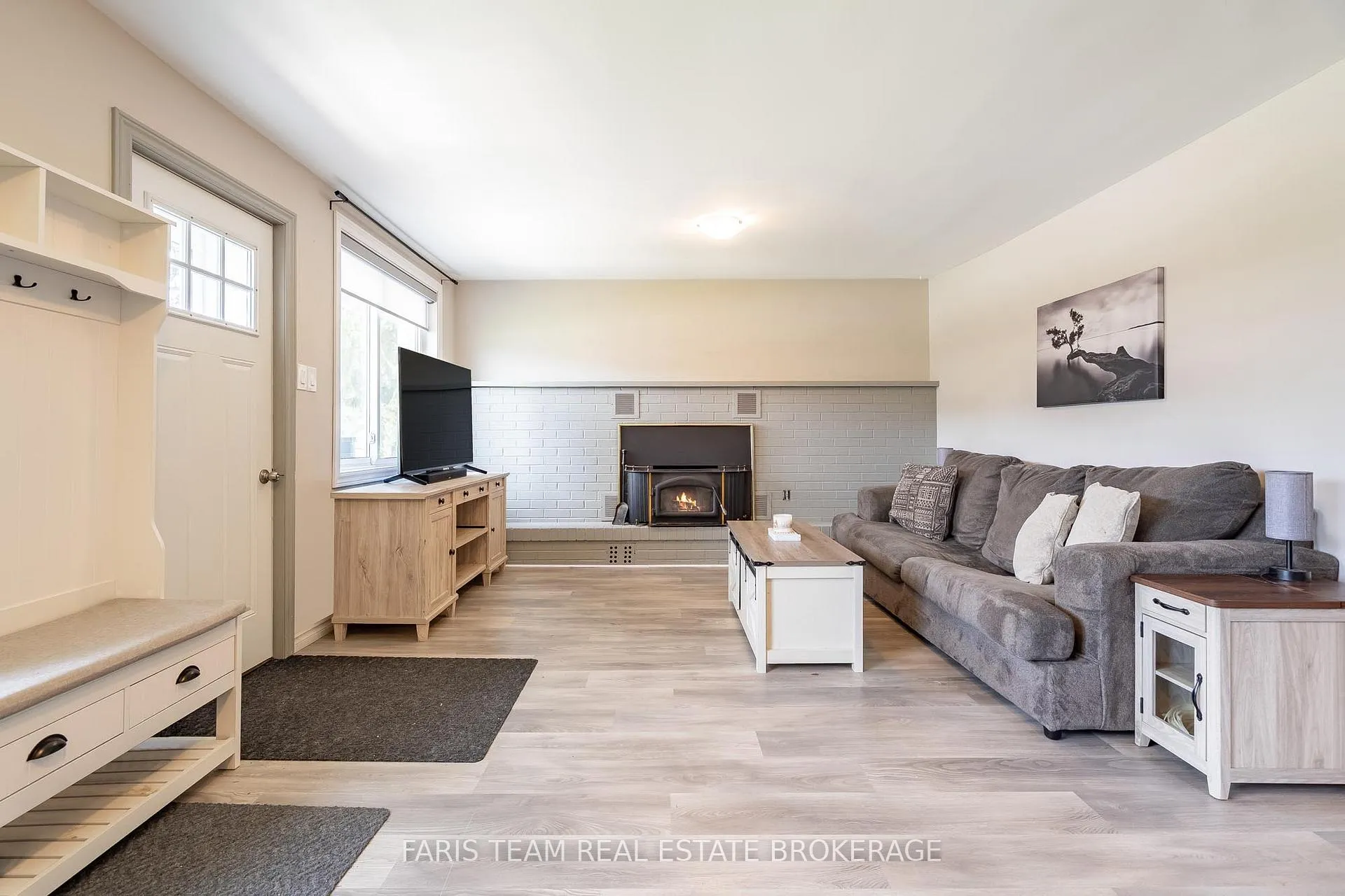 Photo 14 of 261 James Street E, Orillia — HOMEH