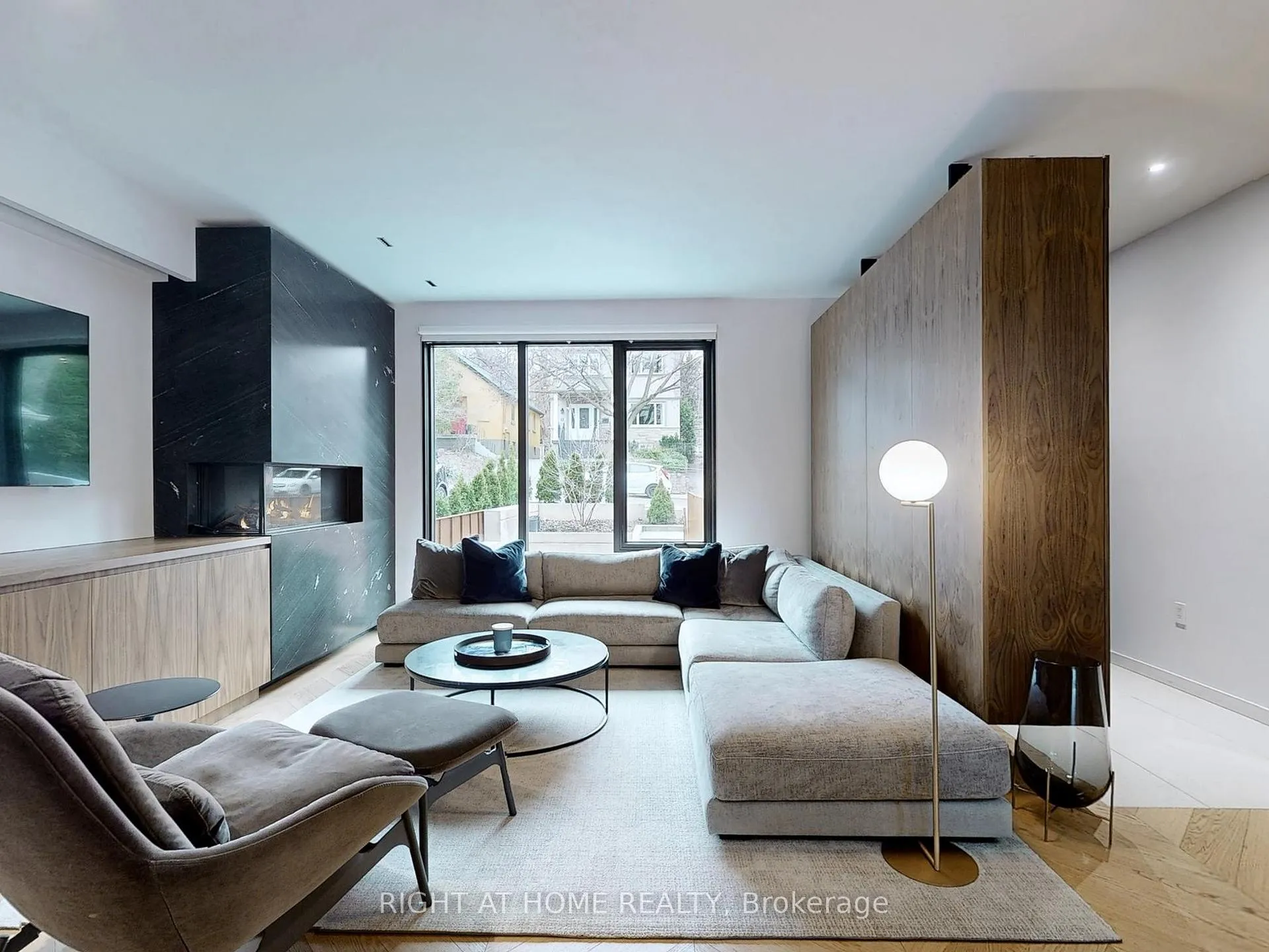 Photo 3 of 15 Durie Street E, Toronto, High Park-Swansea — HOMEH