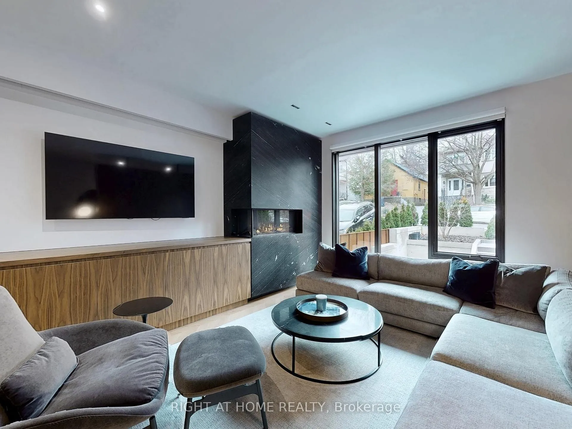 Photo 4 of 15 Durie Street E, Toronto, High Park-Swansea — HOMEH