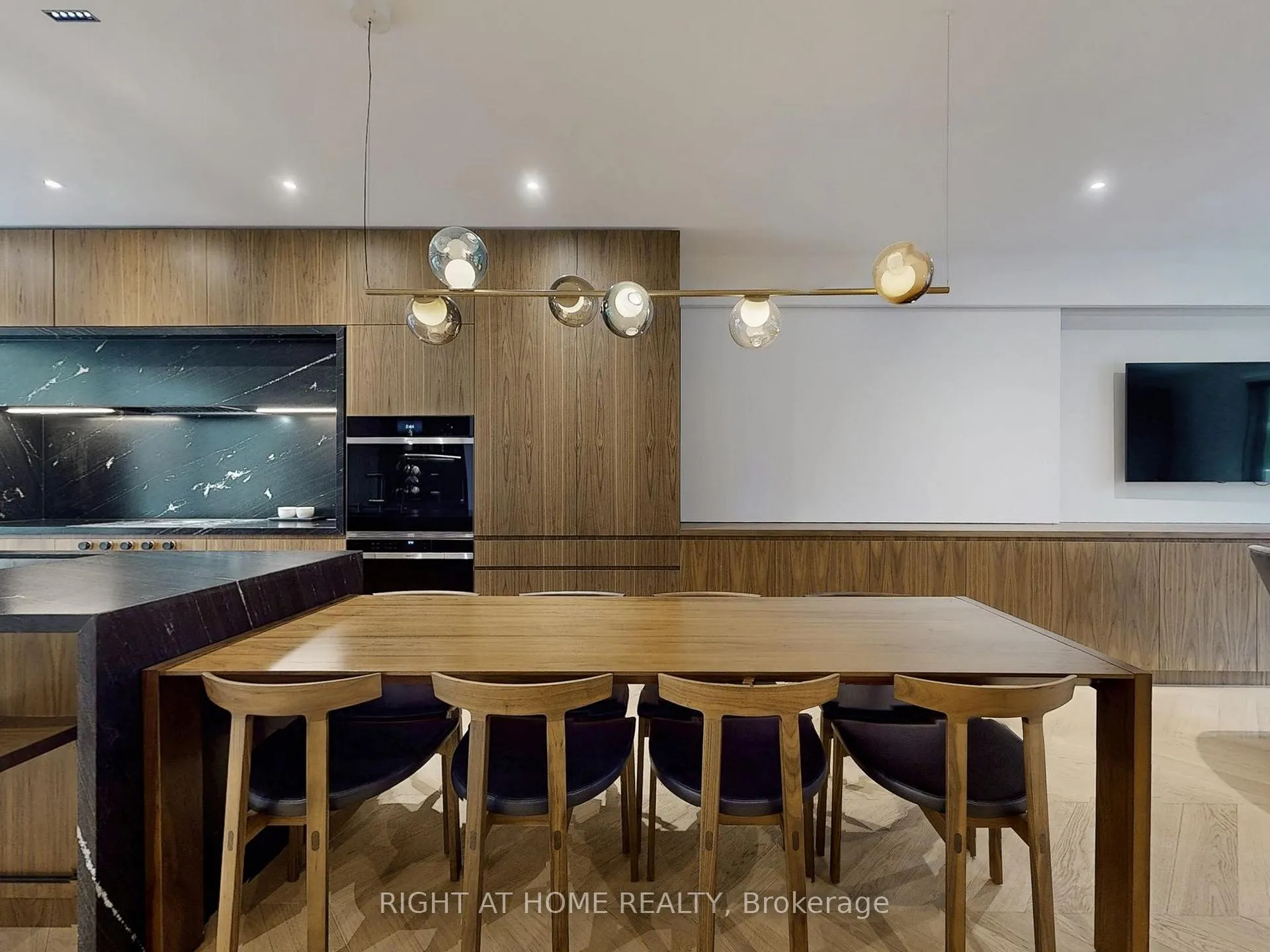 Photo 7 of 15 Durie Street E, Toronto, High Park-Swansea — HOMEH